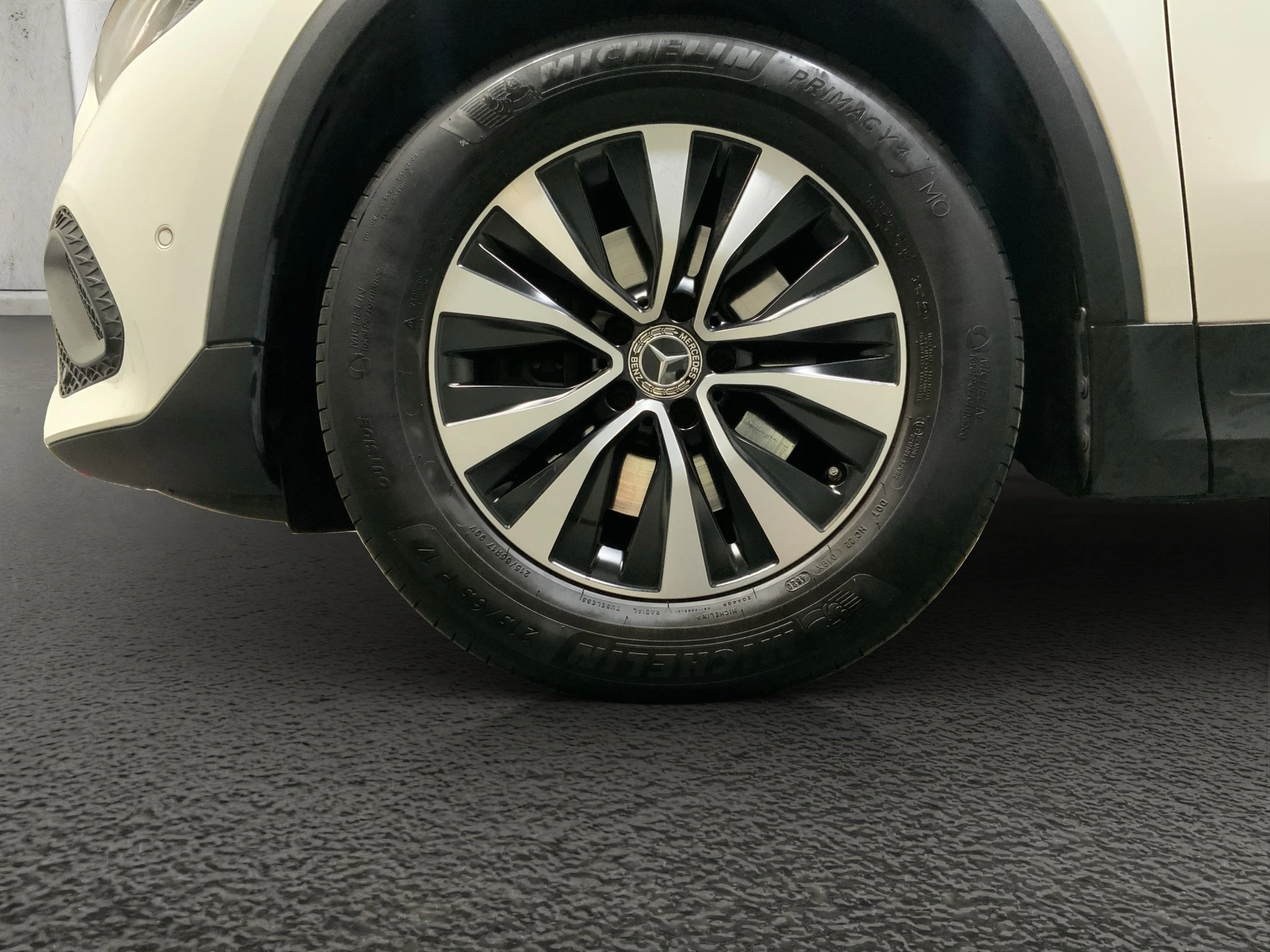 Mercedes-Benz-GLA-image-8