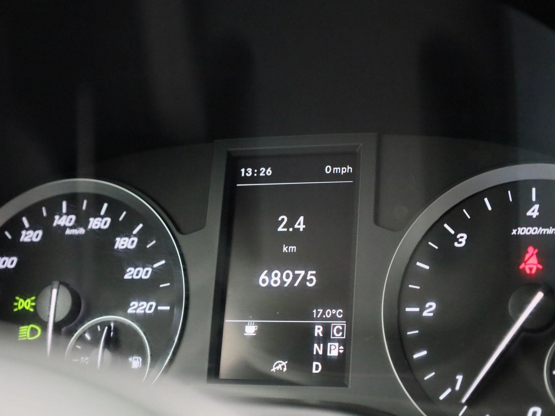 Mercedes-Benz-Vito-image-26