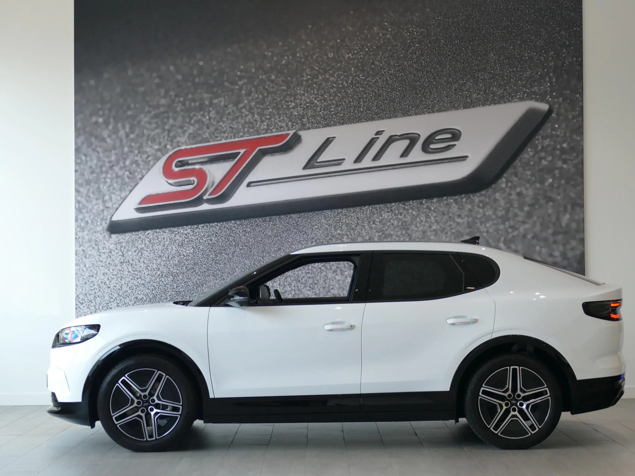 Ford Capri Premium Extended Range RWD 77 kWh