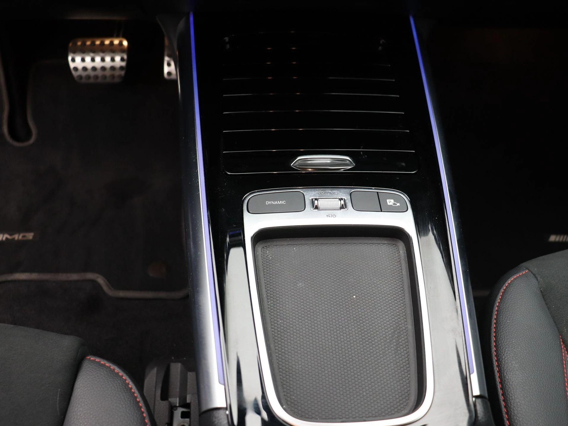 Mercedes-Benz EQA 250+ AMG Line + CARLAY + NIGHTPAKKET + CAMERA +