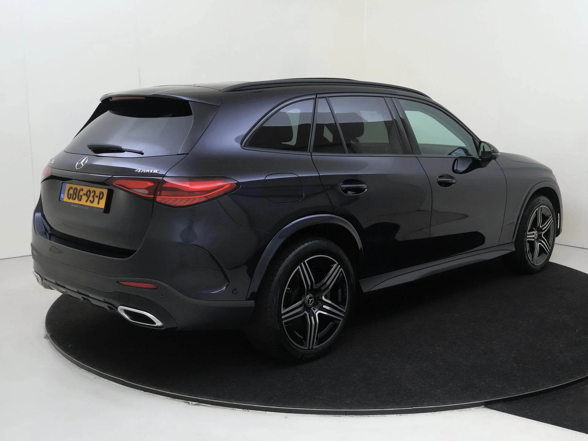 Mercedes-Benz-GLC-image-3