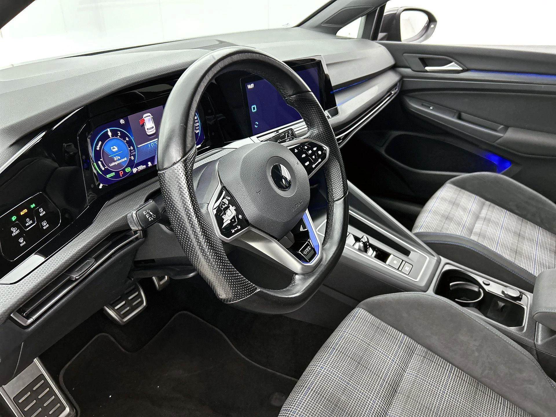 Volkswagen-Golf-image-19
