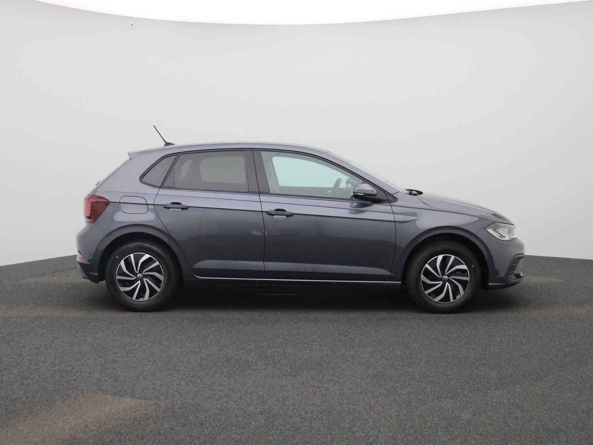 Volkswagen-Polo-image-5