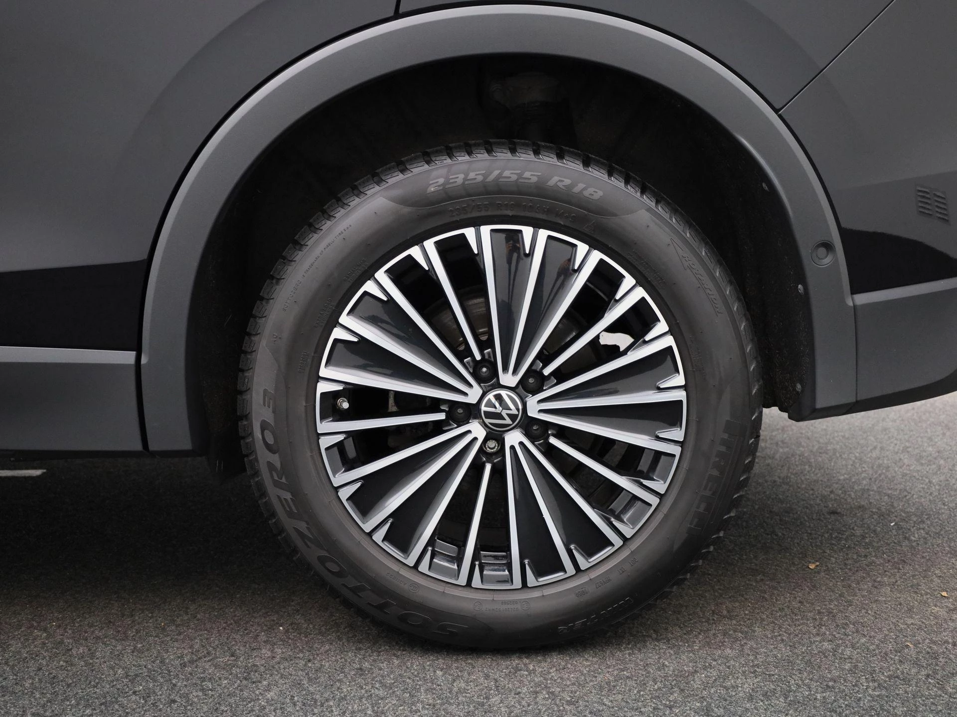 Volkswagen-Tiguan-image-12