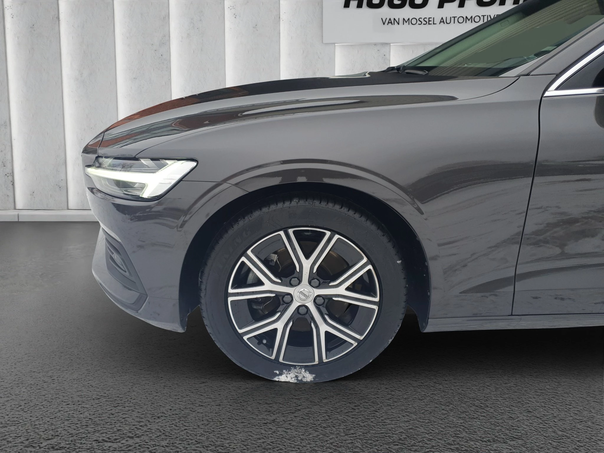 Volvo V60 Core B3 MHEV Aut. | LED | AHK | RFK | SHZ | PDC | LMF | Navi