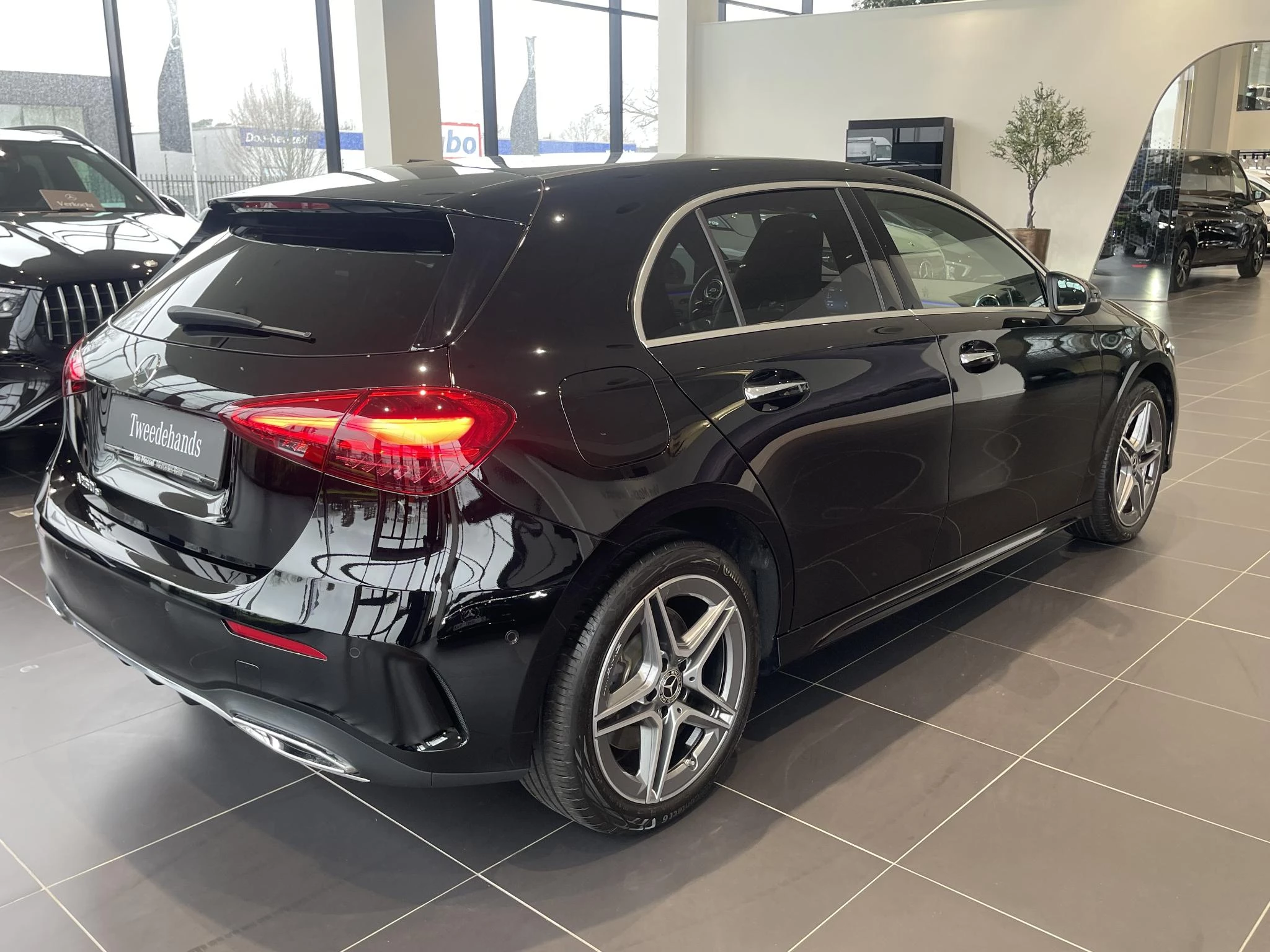 Mercedes-Benz Classe A 250 e AMG Line + LEDER + BURMESTER + MULTIBEAM LED + CARPLAY +