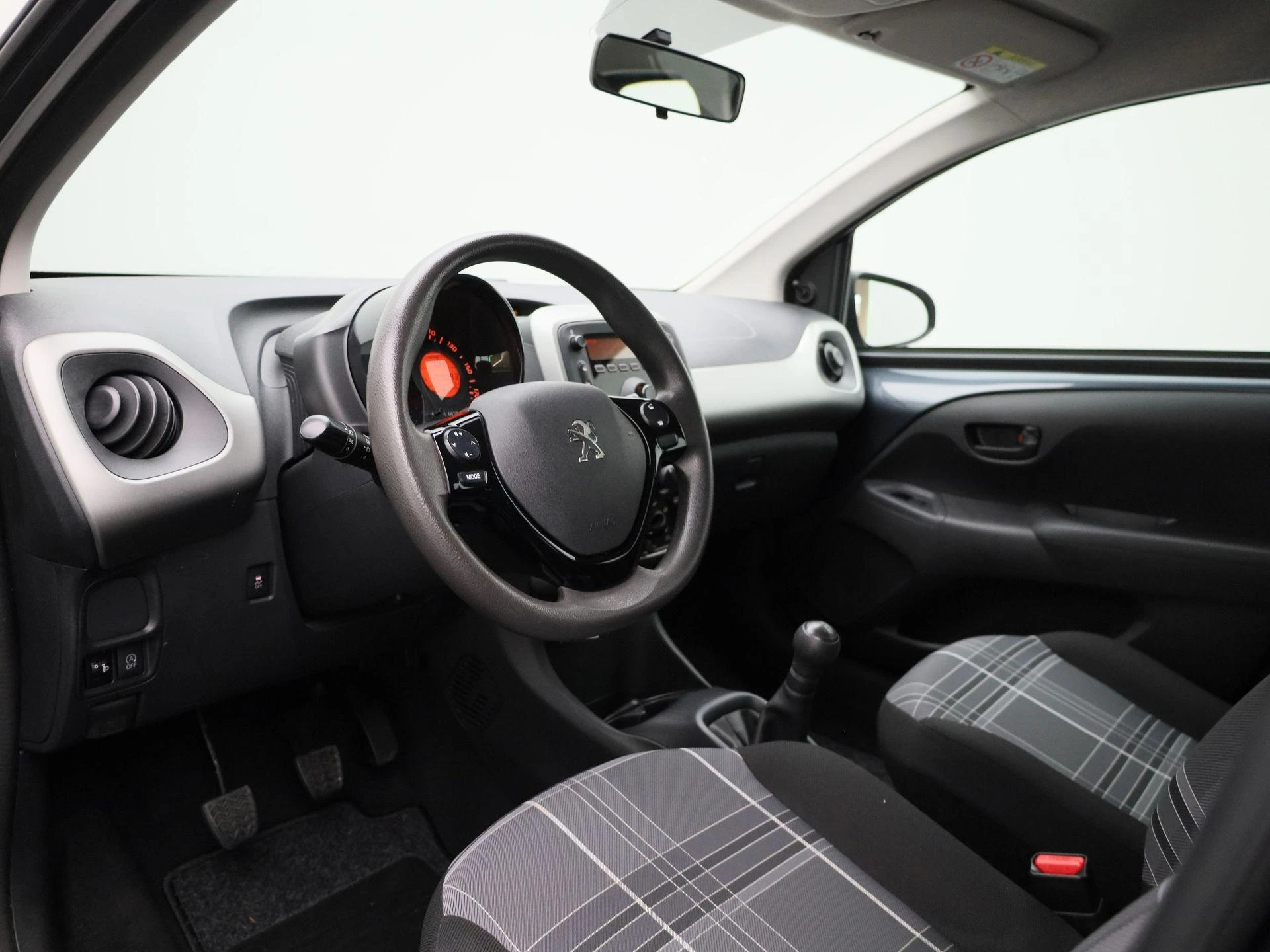 Peugeot-108-image-25