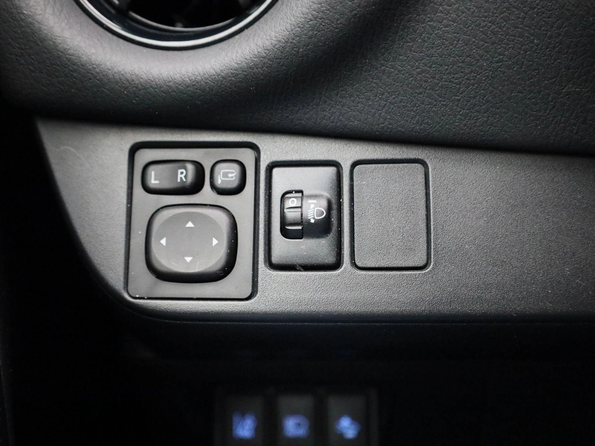 Toyota-Yaris-image-24