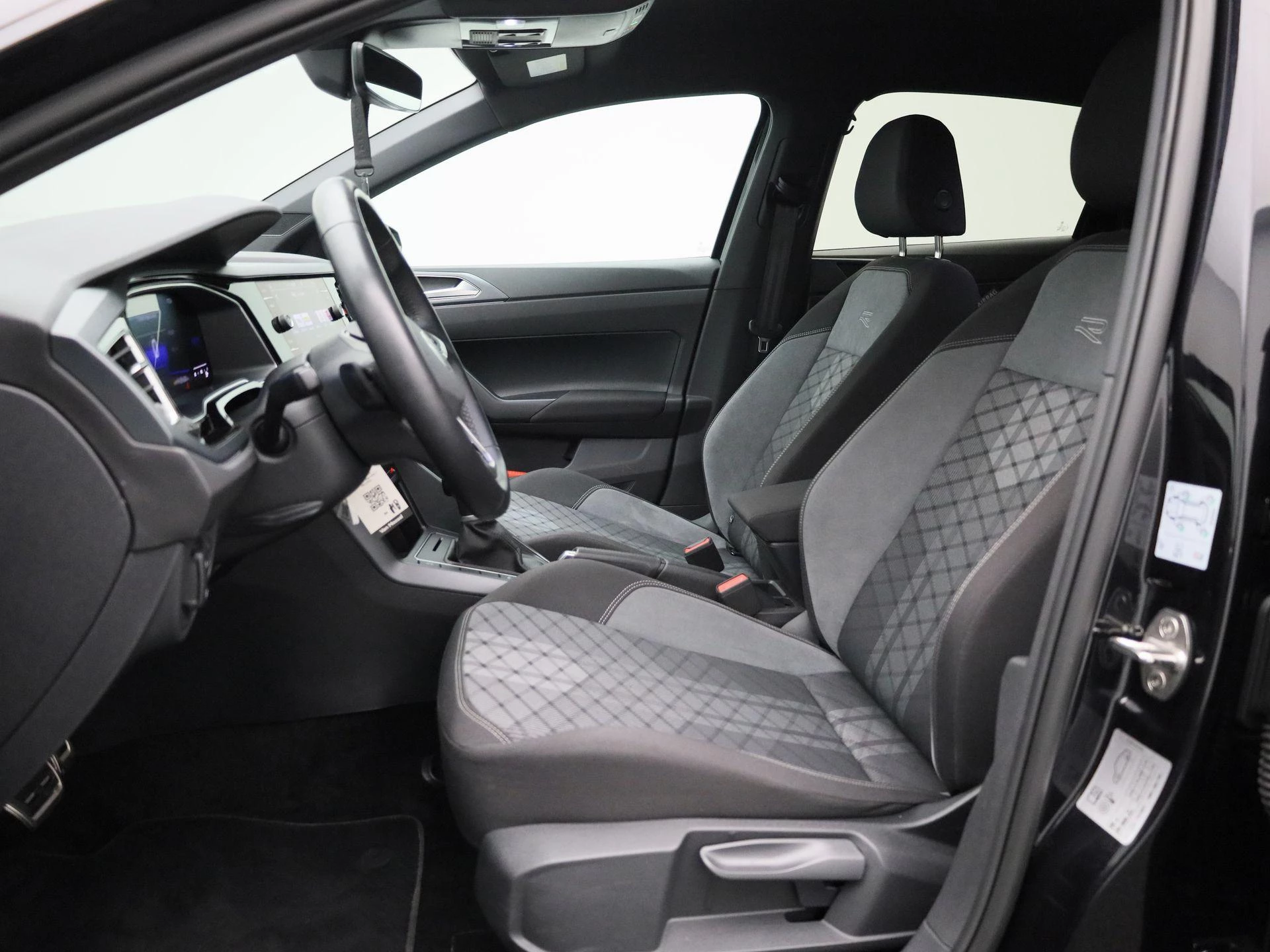 Volkswagen-Polo-image-9