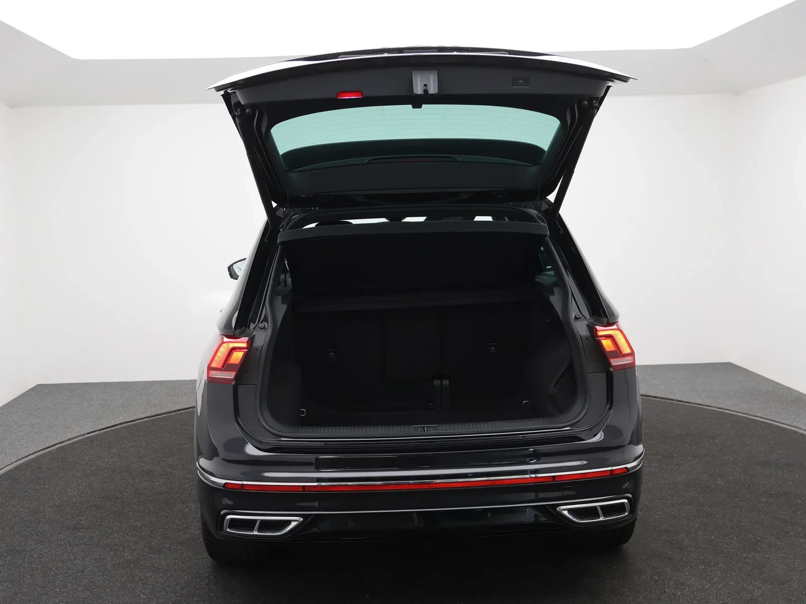 Volkswagen Tiguan Tiguan 1.5 TSI R-Line 150PK *AUTOMAAT*NAVI*BLTH*CRUISE*PDC*ZETELVERWARMING*SPORTSEATS*...