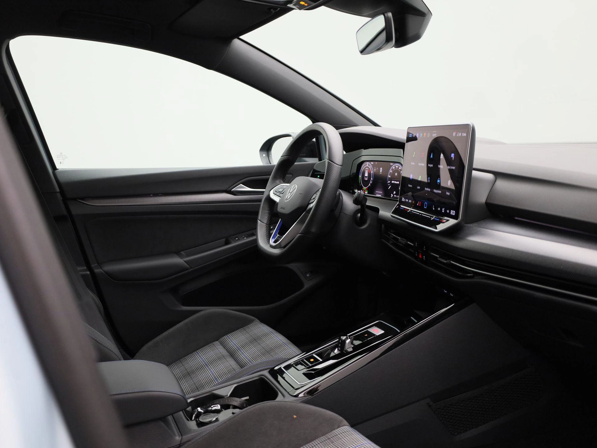 Volkswagen-Golf-image-35