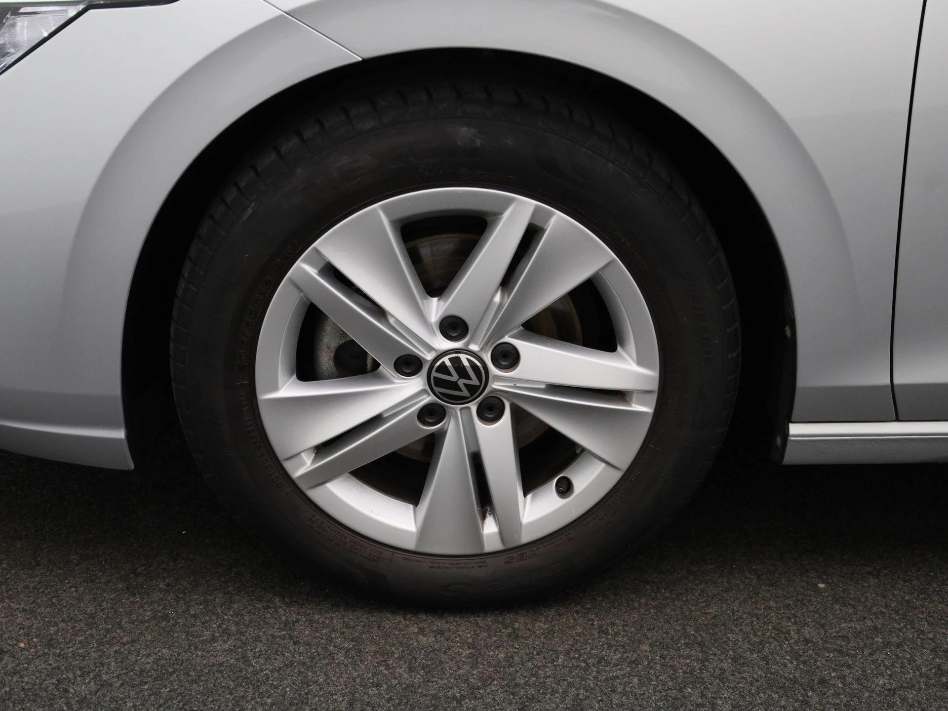 Volkswagen-Golf-image-14