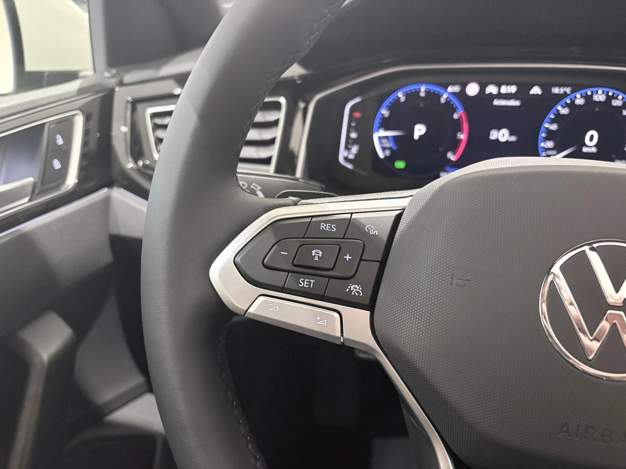 Volkswagen-Polo-image-17
