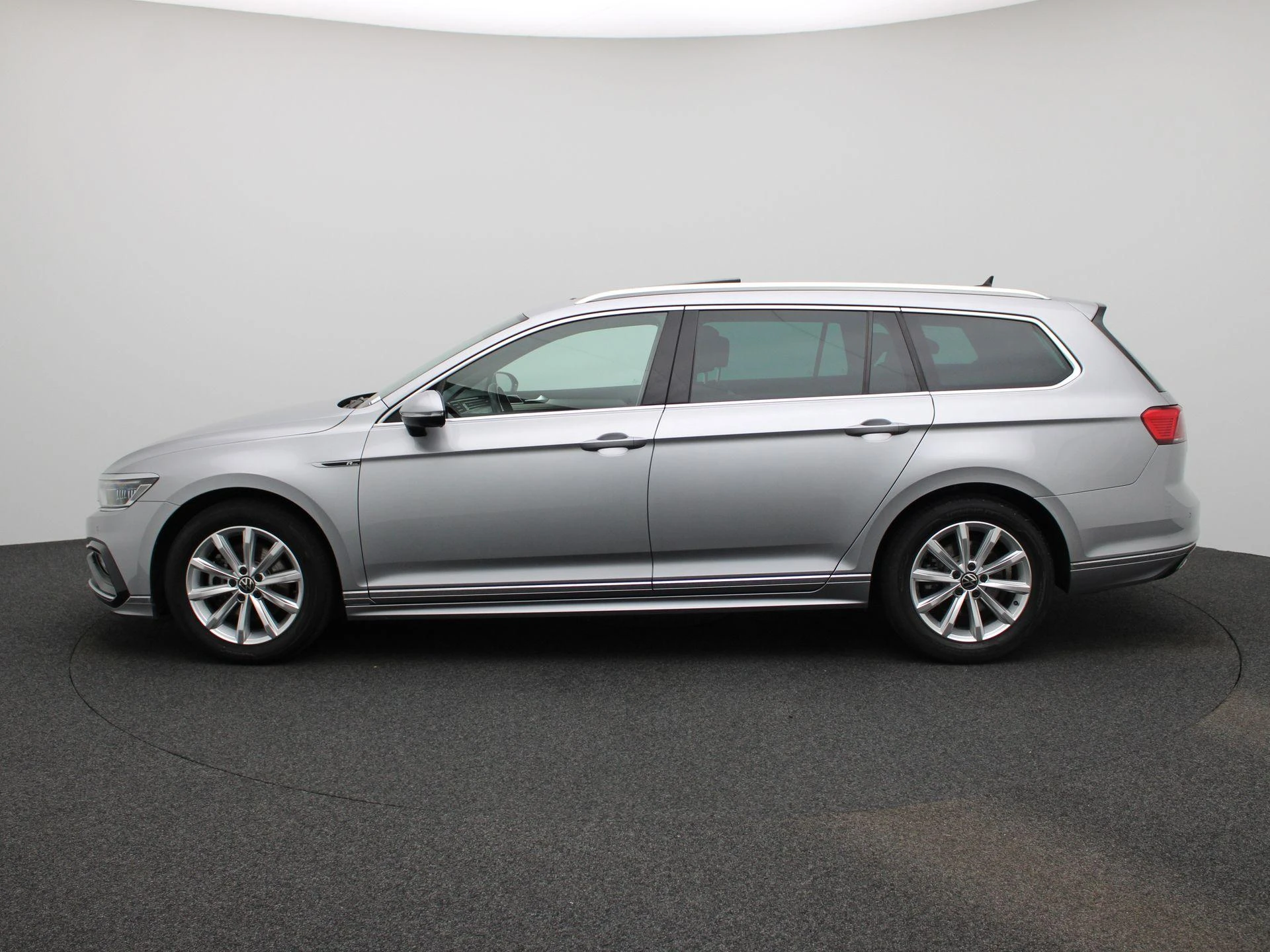 Volkswagen-Passat-image-3