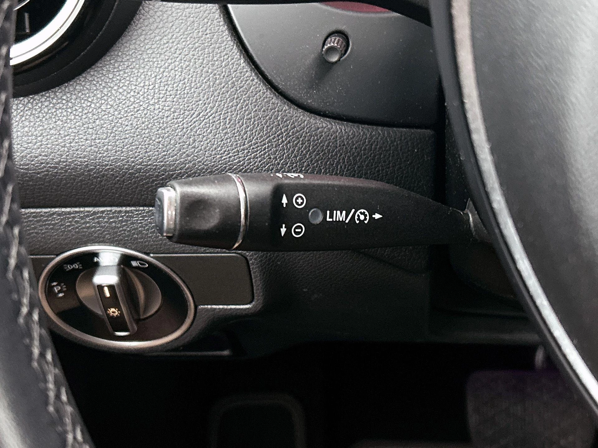 Mercedes-Benz CLA 180 Business Solution AMG Upgrade Edition