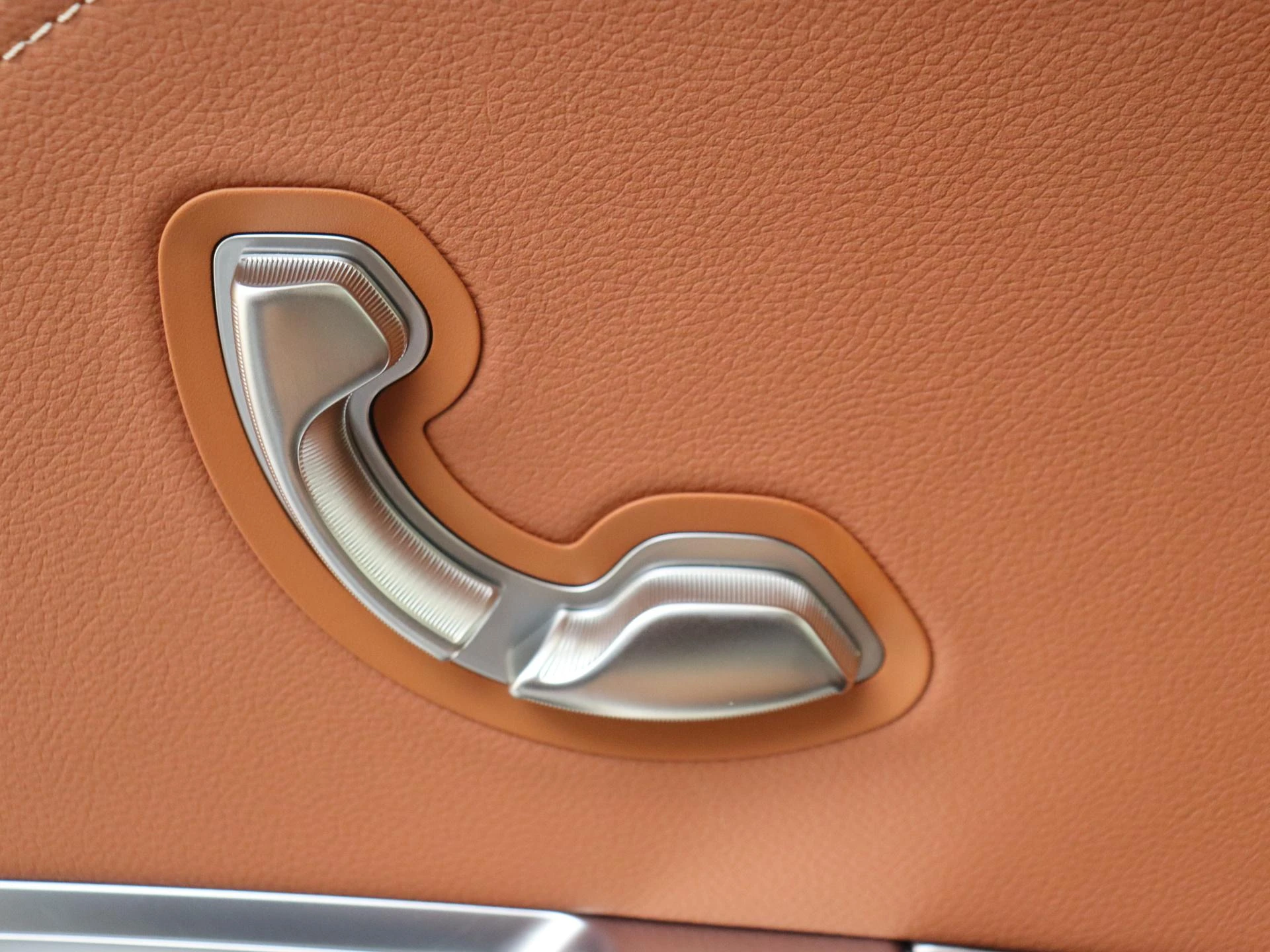 Mercedes-Benz-GLC-image-23