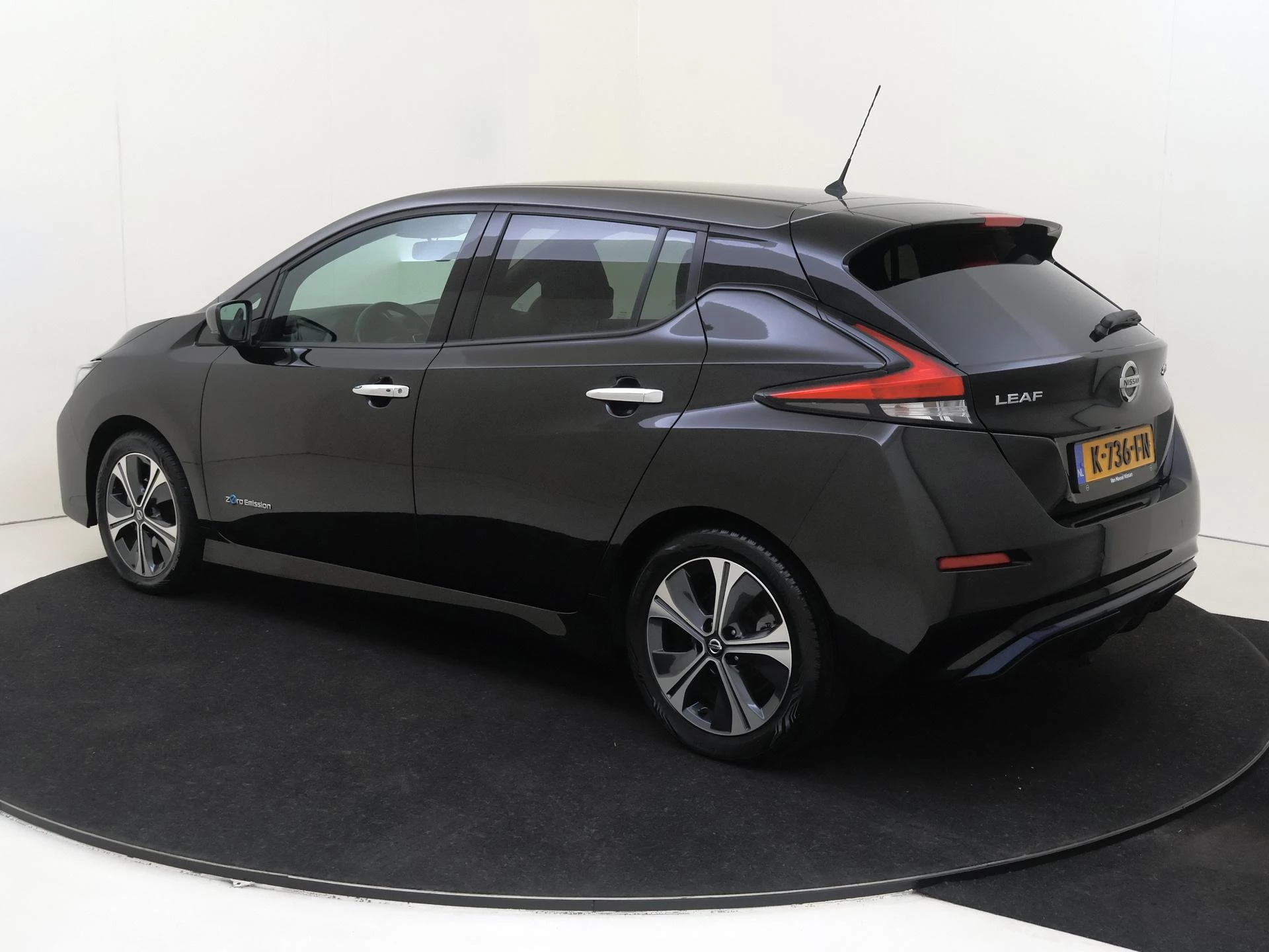 Nissan-Leaf-image-2