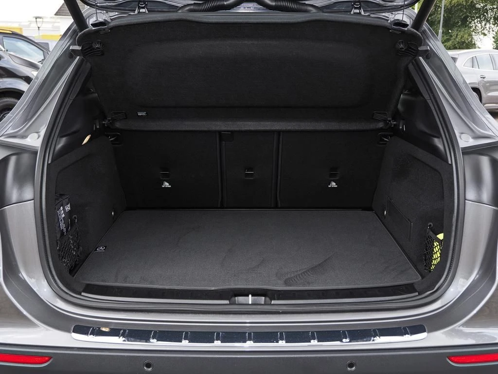 Mercedes-Benz-GLA 200 d-image-15