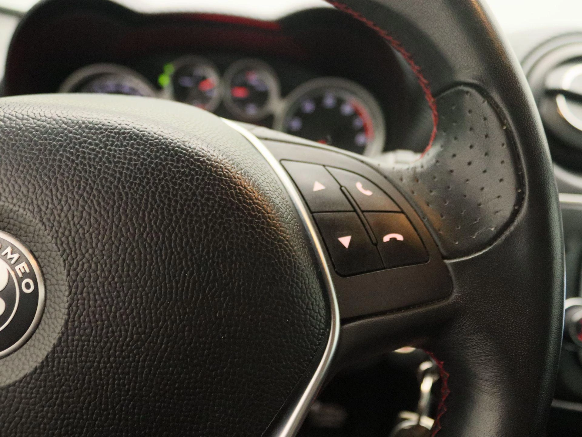 Alfa Romeo-MiTo-image-17