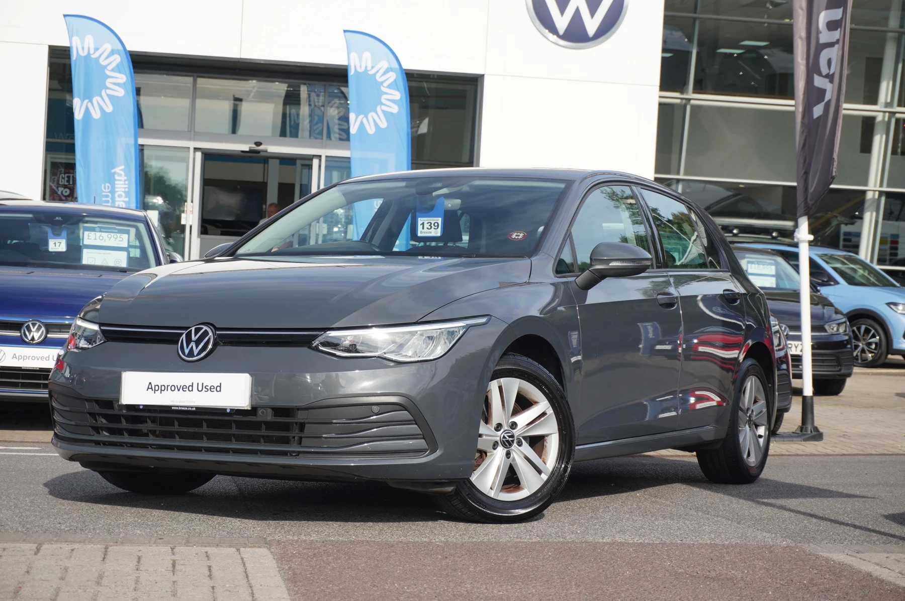 Volkswagen-Golf-image-23