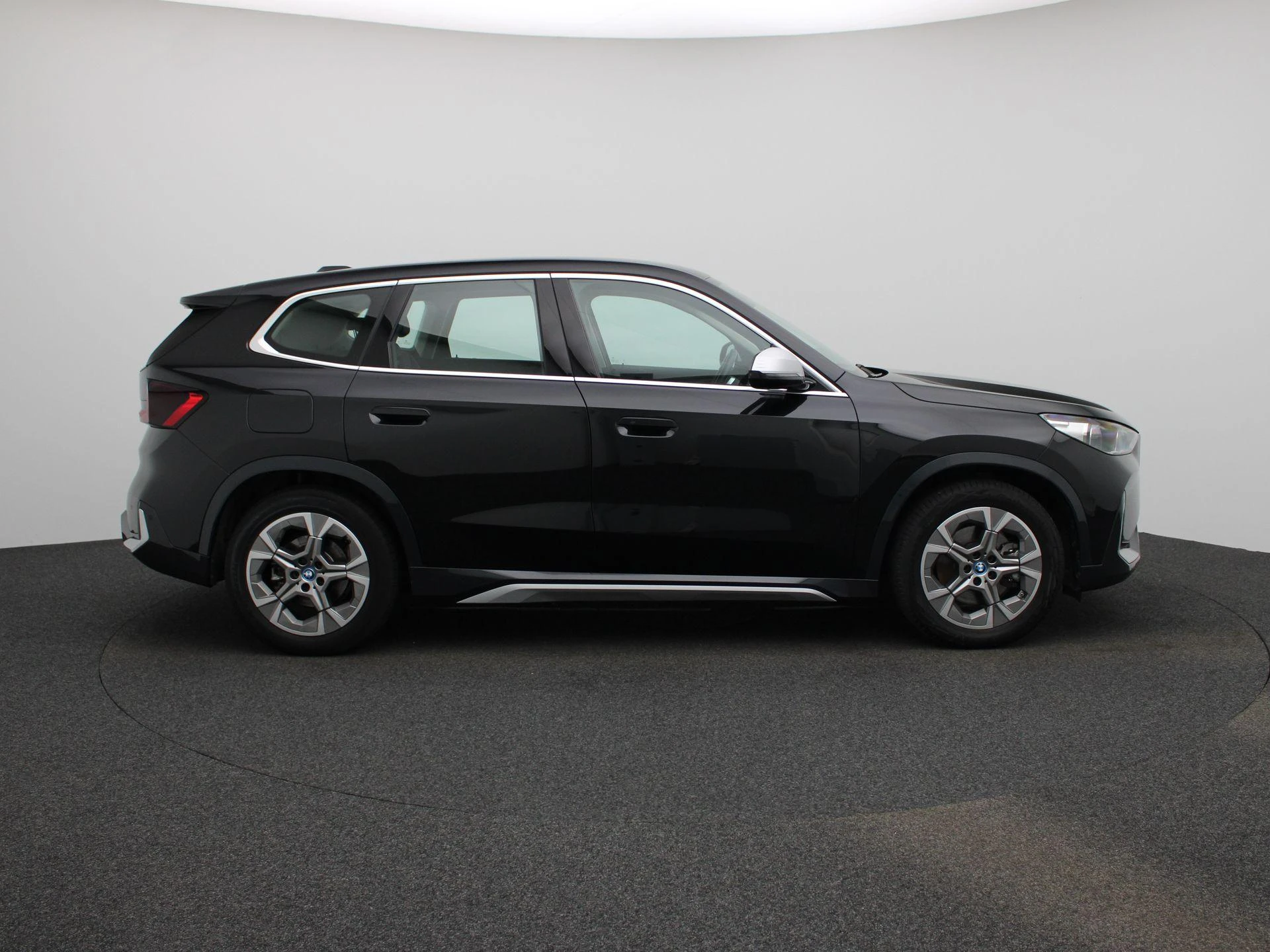 BMW-iX1-image-5