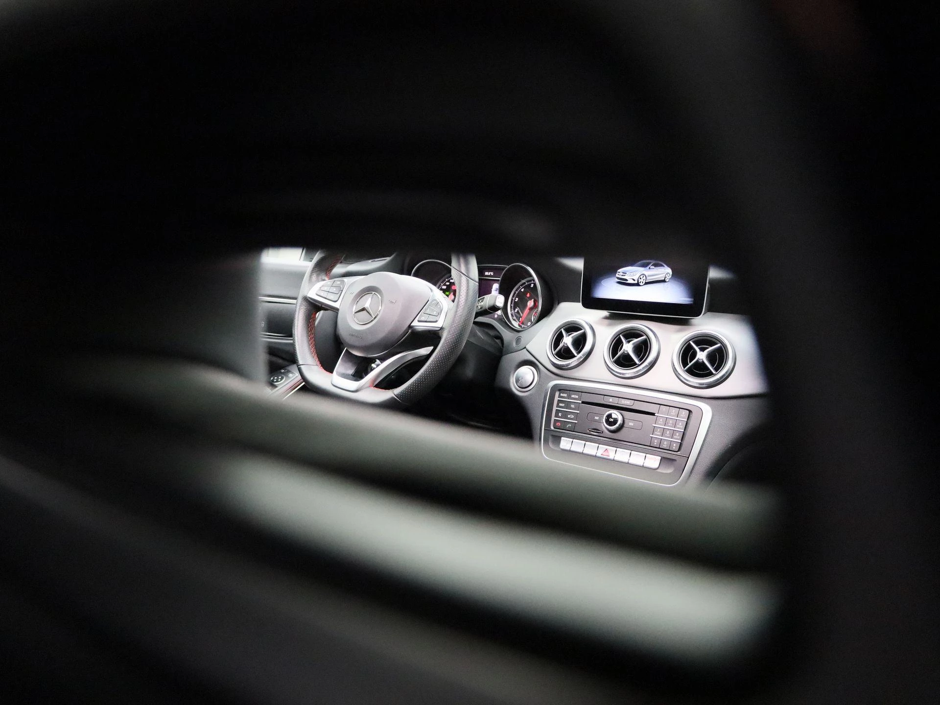 Mercedes-Benz-CLA-image-38