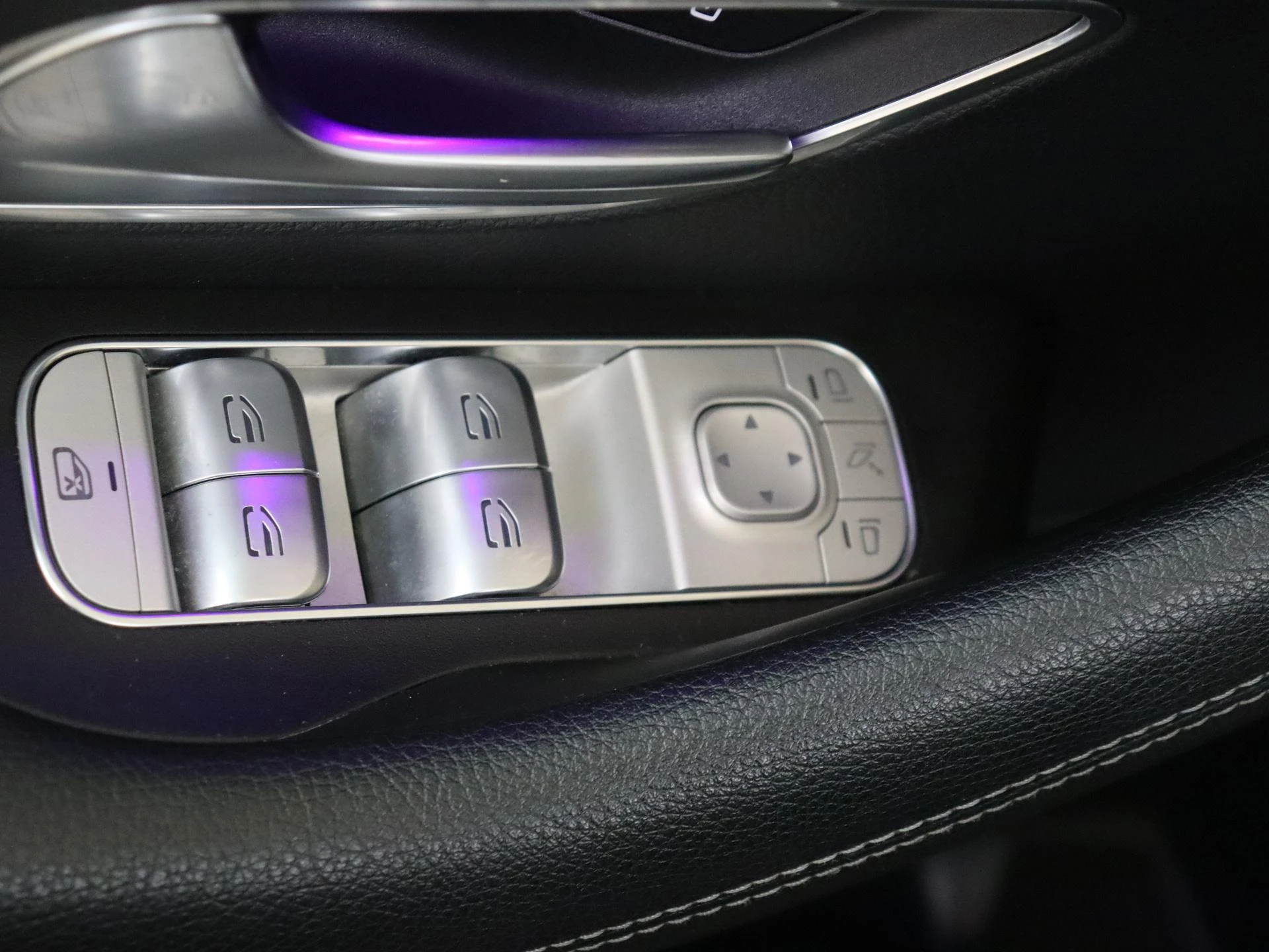Mercedes-Benz-GLE-image-26