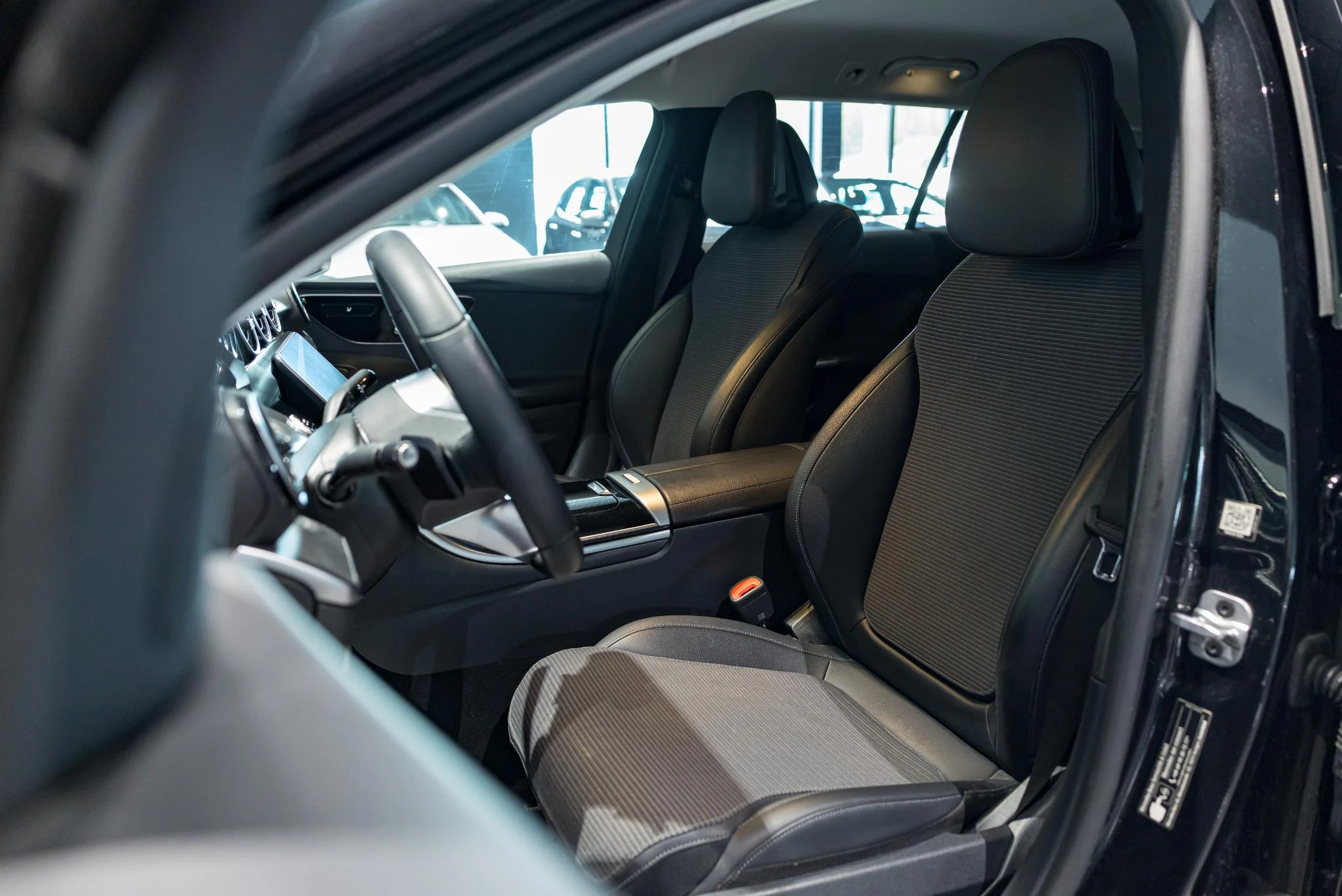 Mercedes-Benz-C-Klasse-image-23