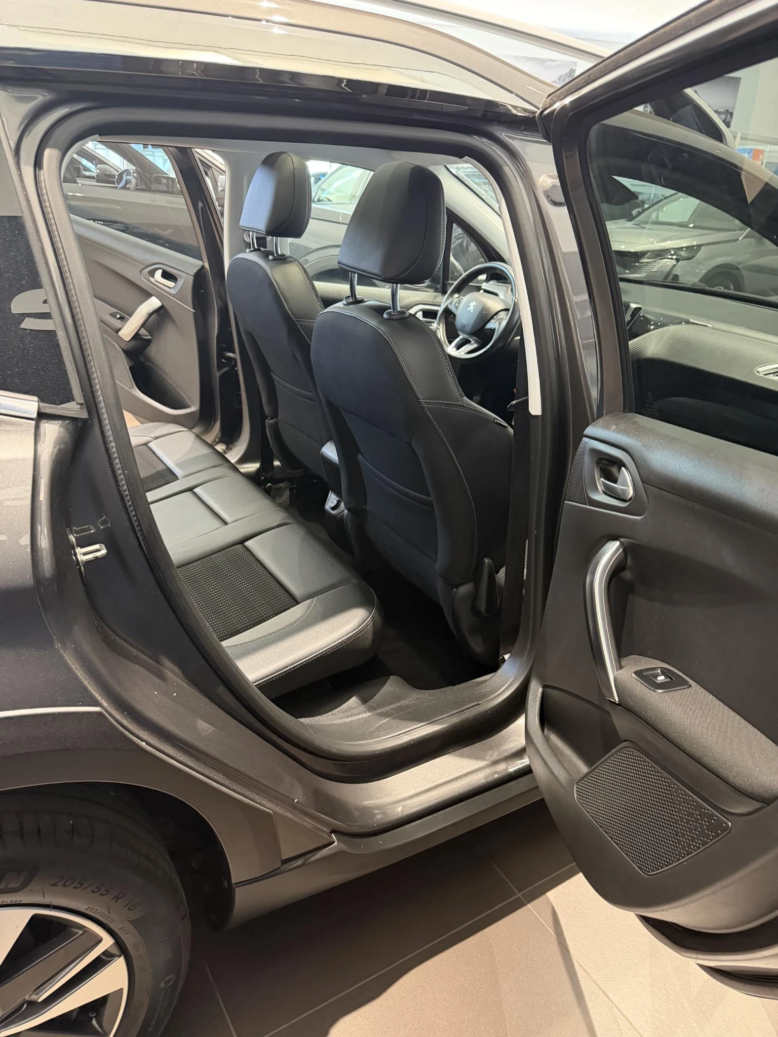 Peugeot-2008-image-12