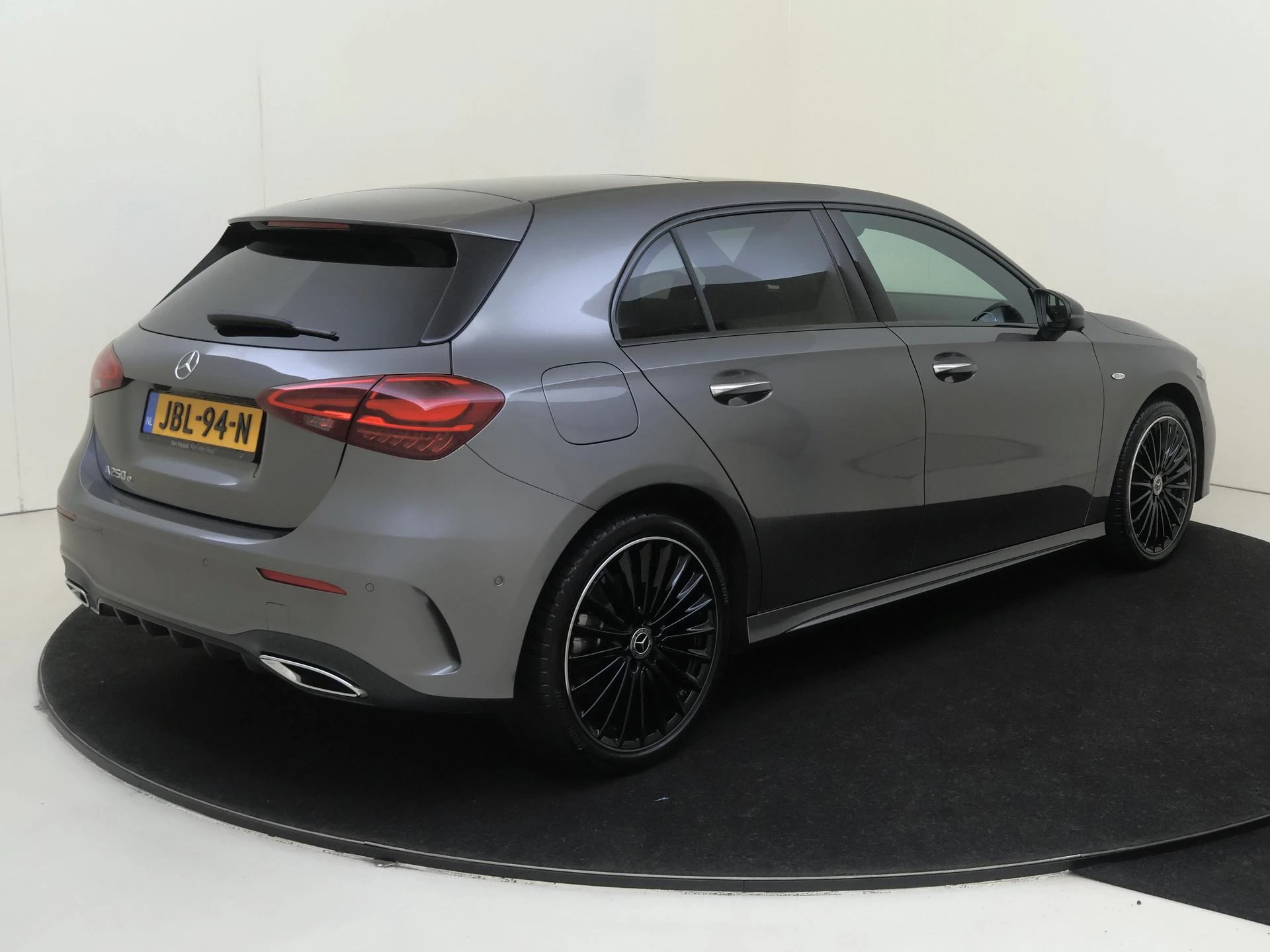 Mercedes-Benz-A-Klasse-image-3