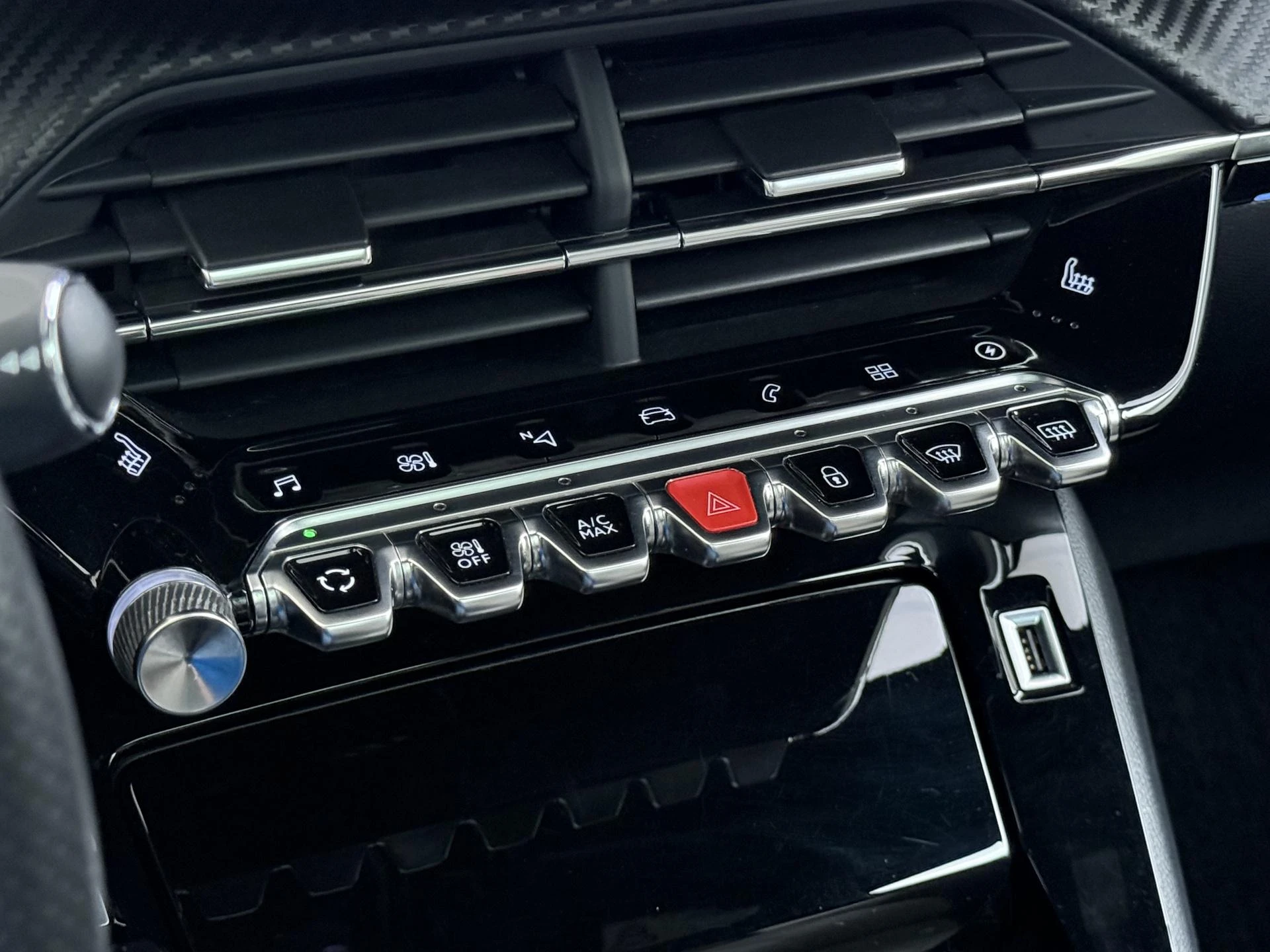 Peugeot-e-2008-image-30