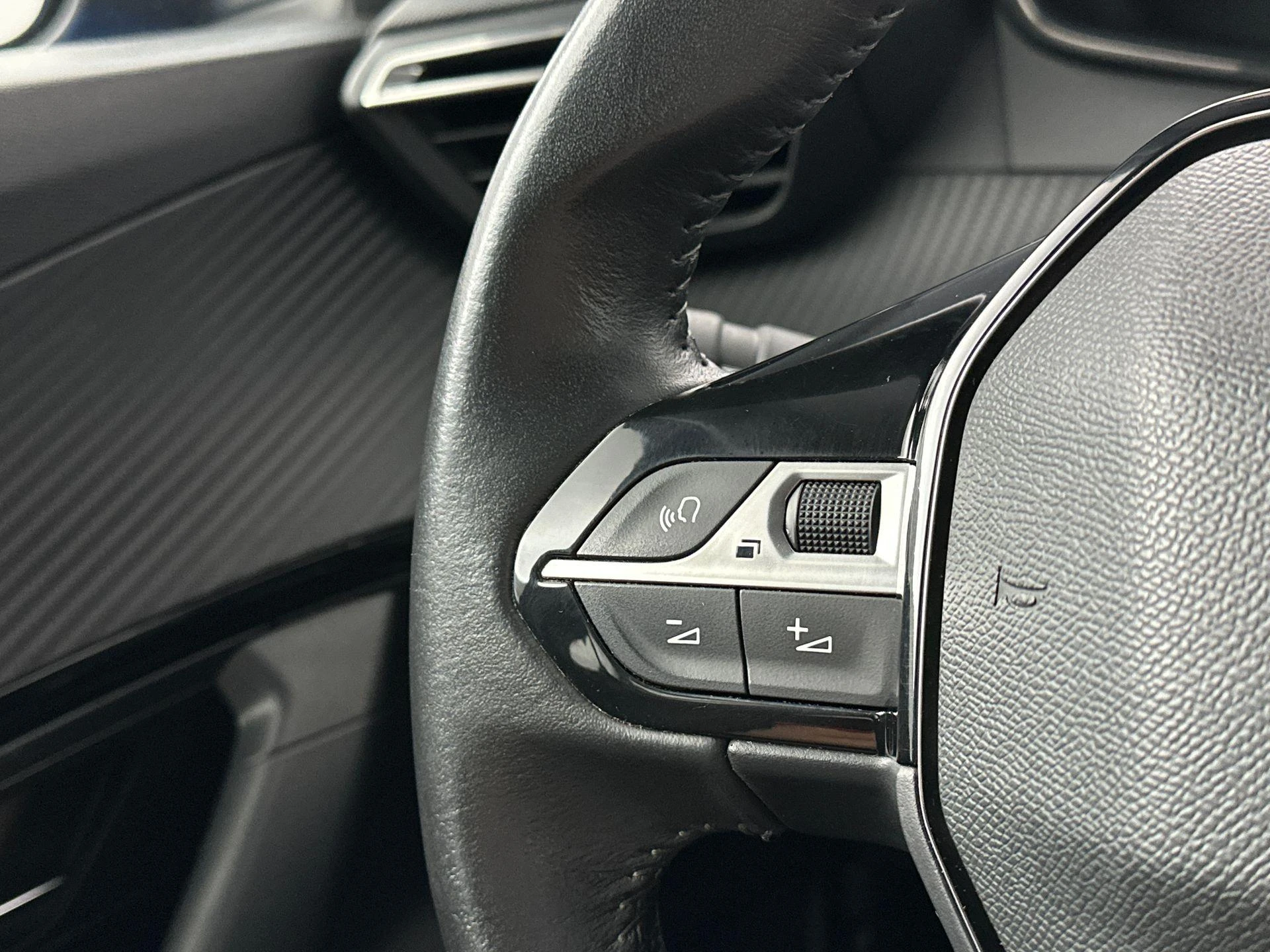 Peugeot-e-2008-image-17