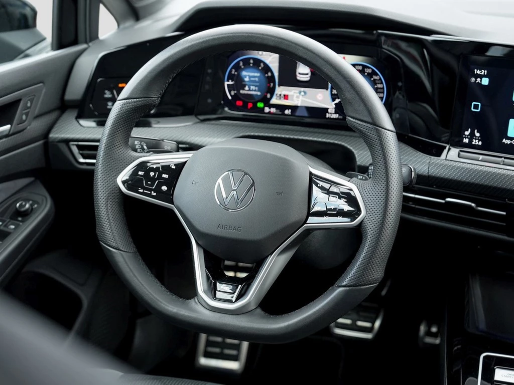 Volkswagen Golf VIII 1.5 eTSI DSG R-Line /LED+/Navi/ACC/RFK