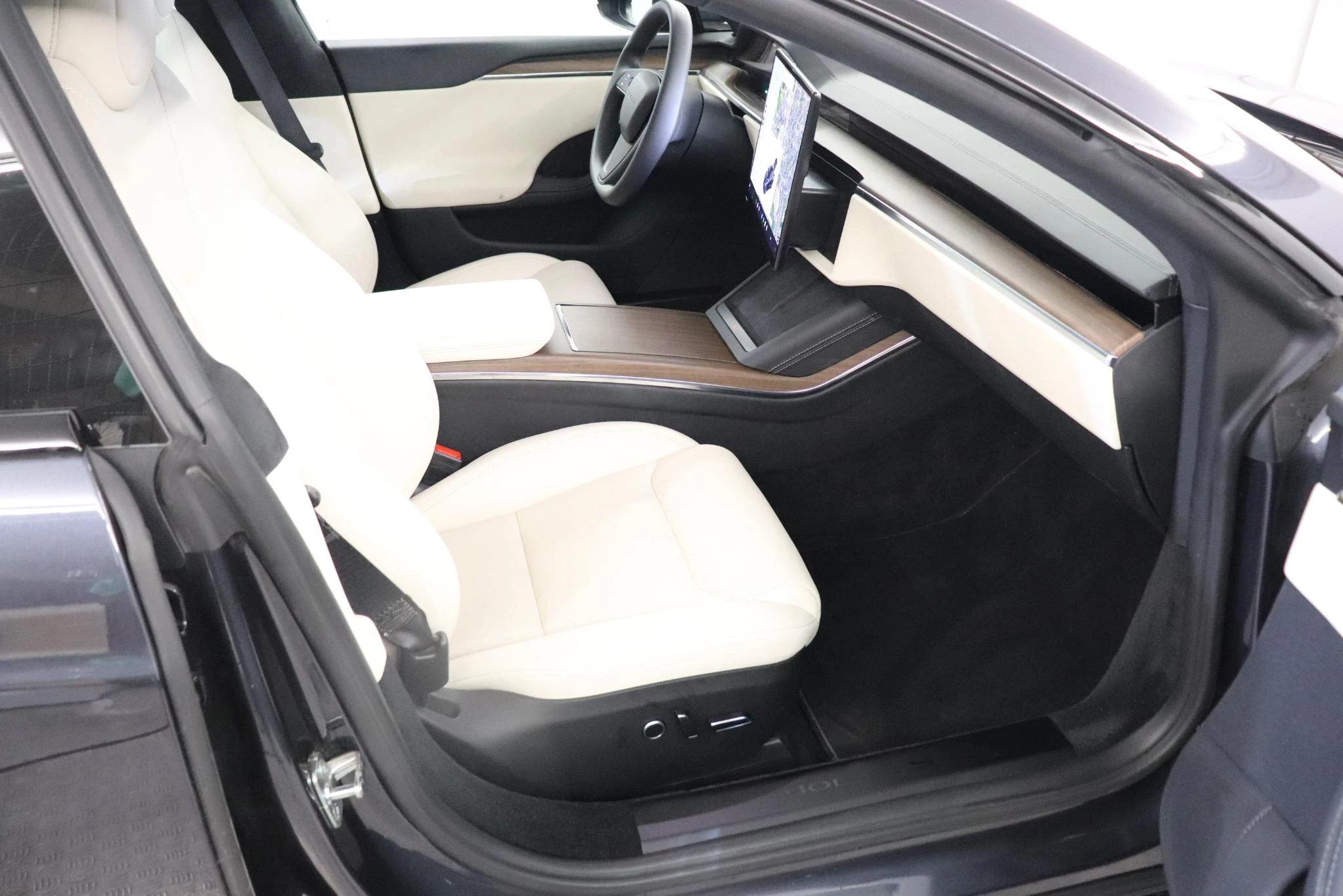 Tesla-Model S-image-10