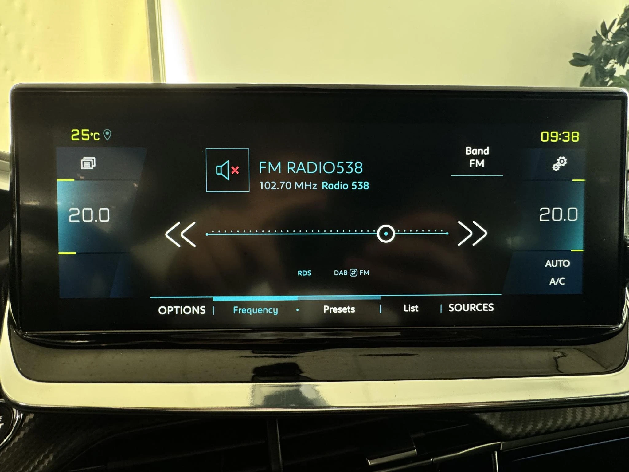 Peugeot-e-2008-image-36