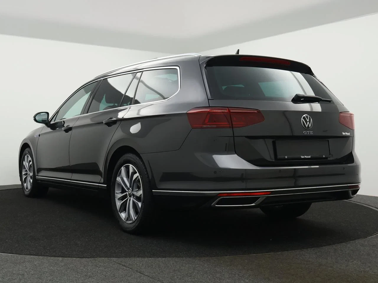 Volkswagen-Passat-image-15