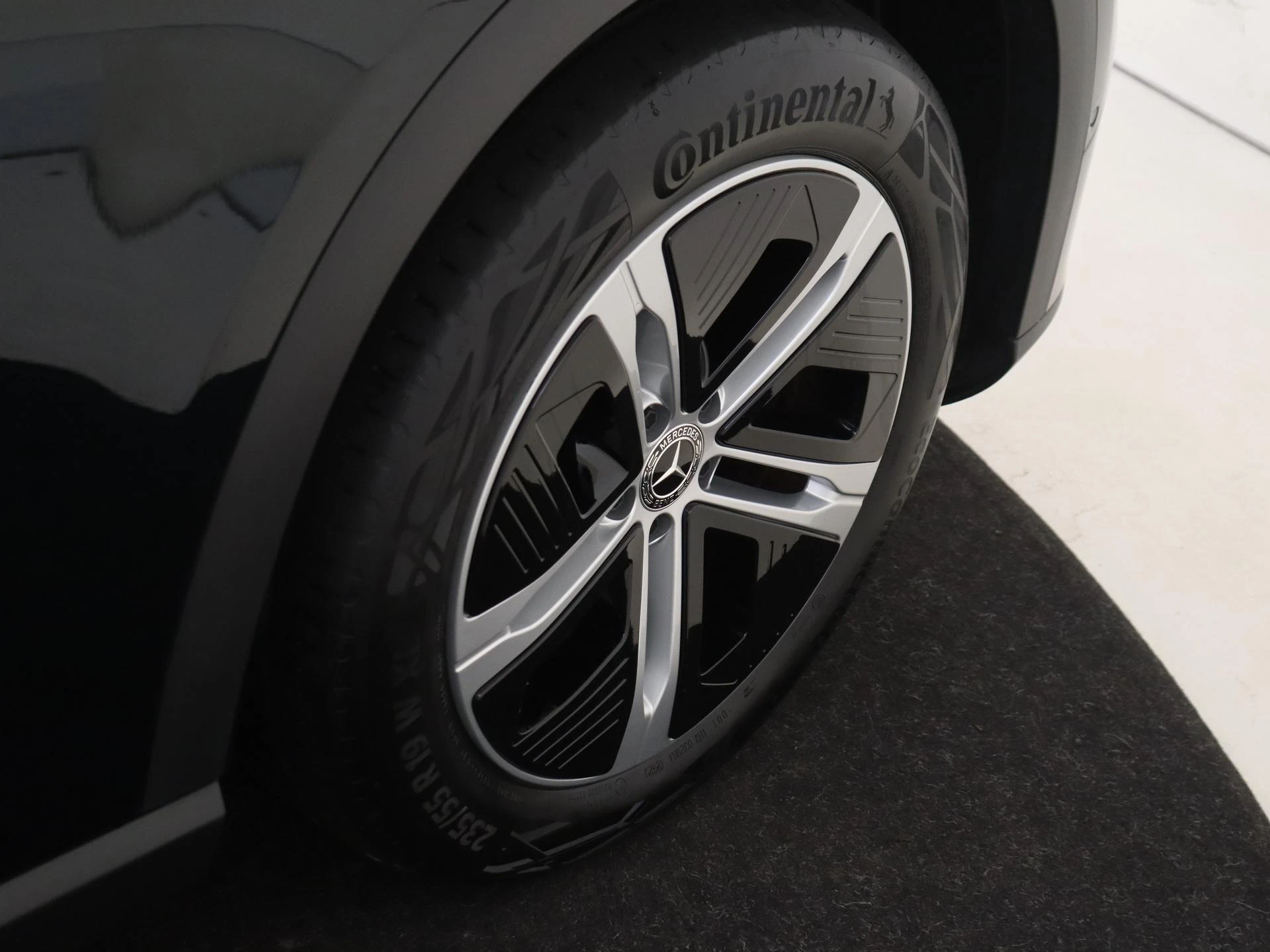 Mercedes-Benz-EQE-image-29