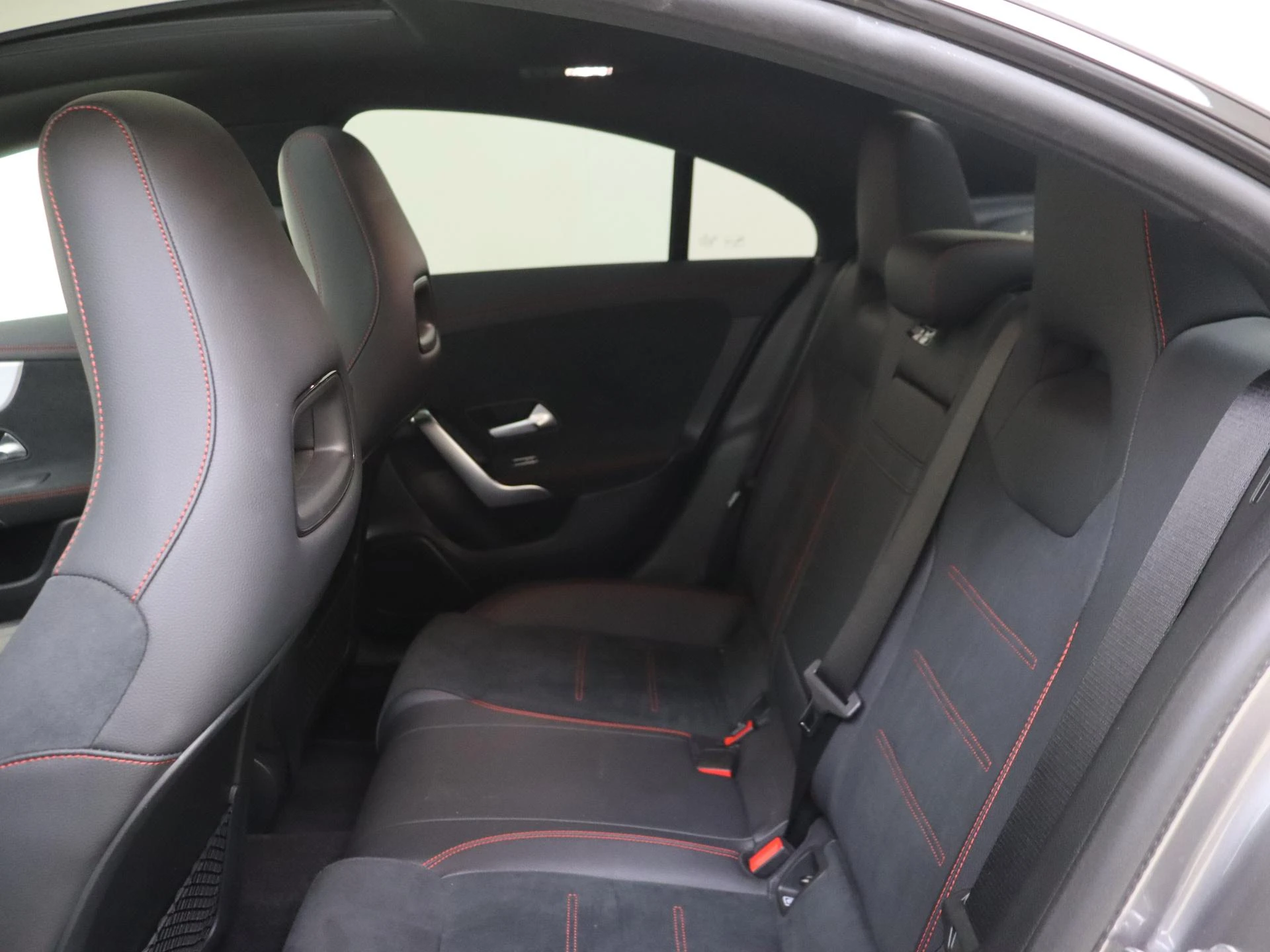 Mercedes-Benz-CLA-image-15