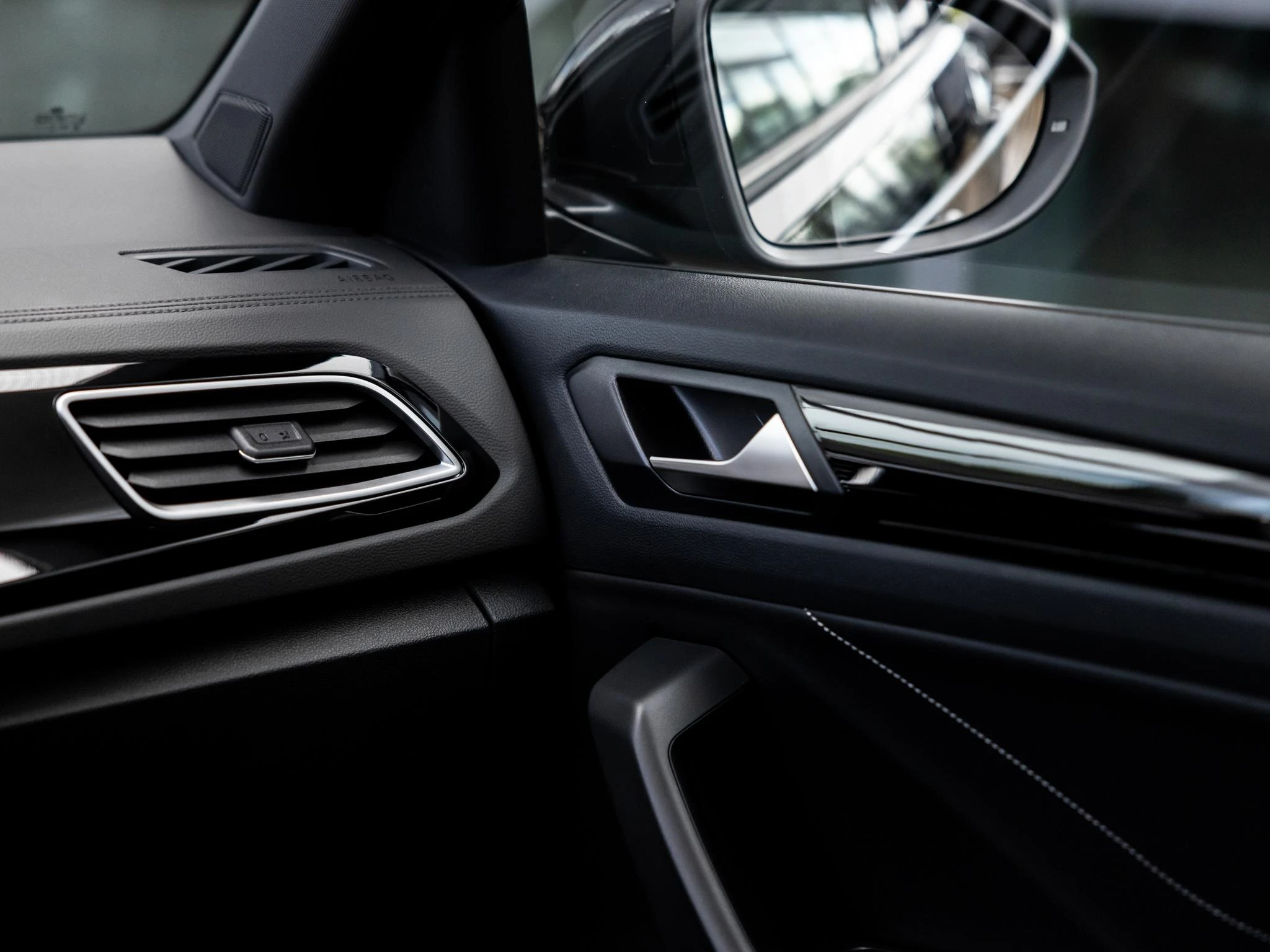 Volkswagen-T-Roc-image-22