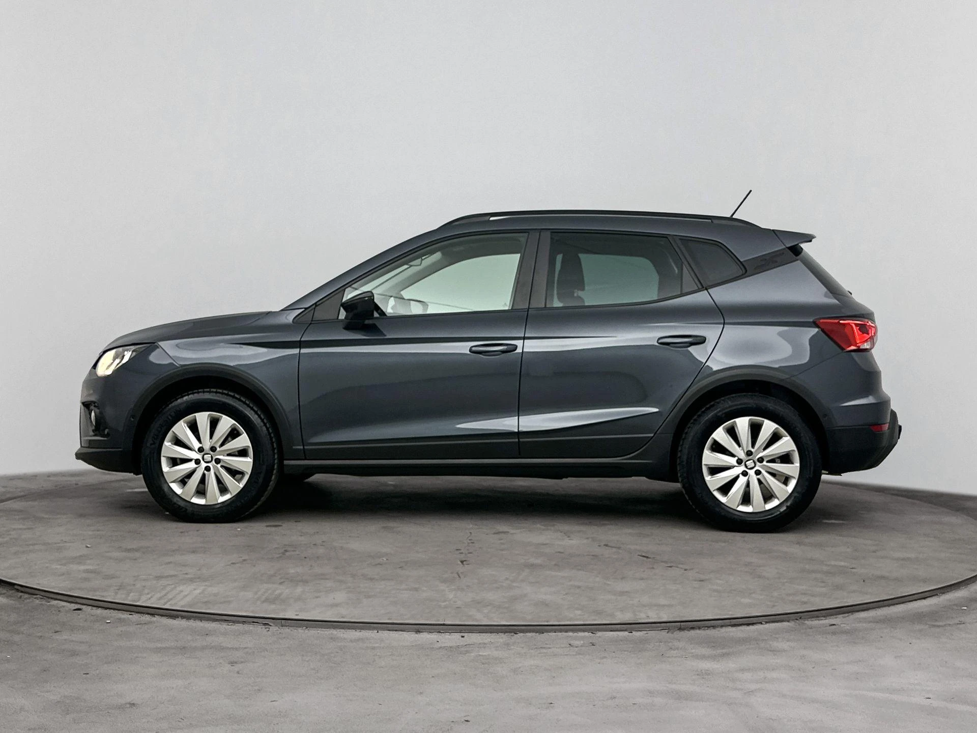 SEAT-Arona-image-1