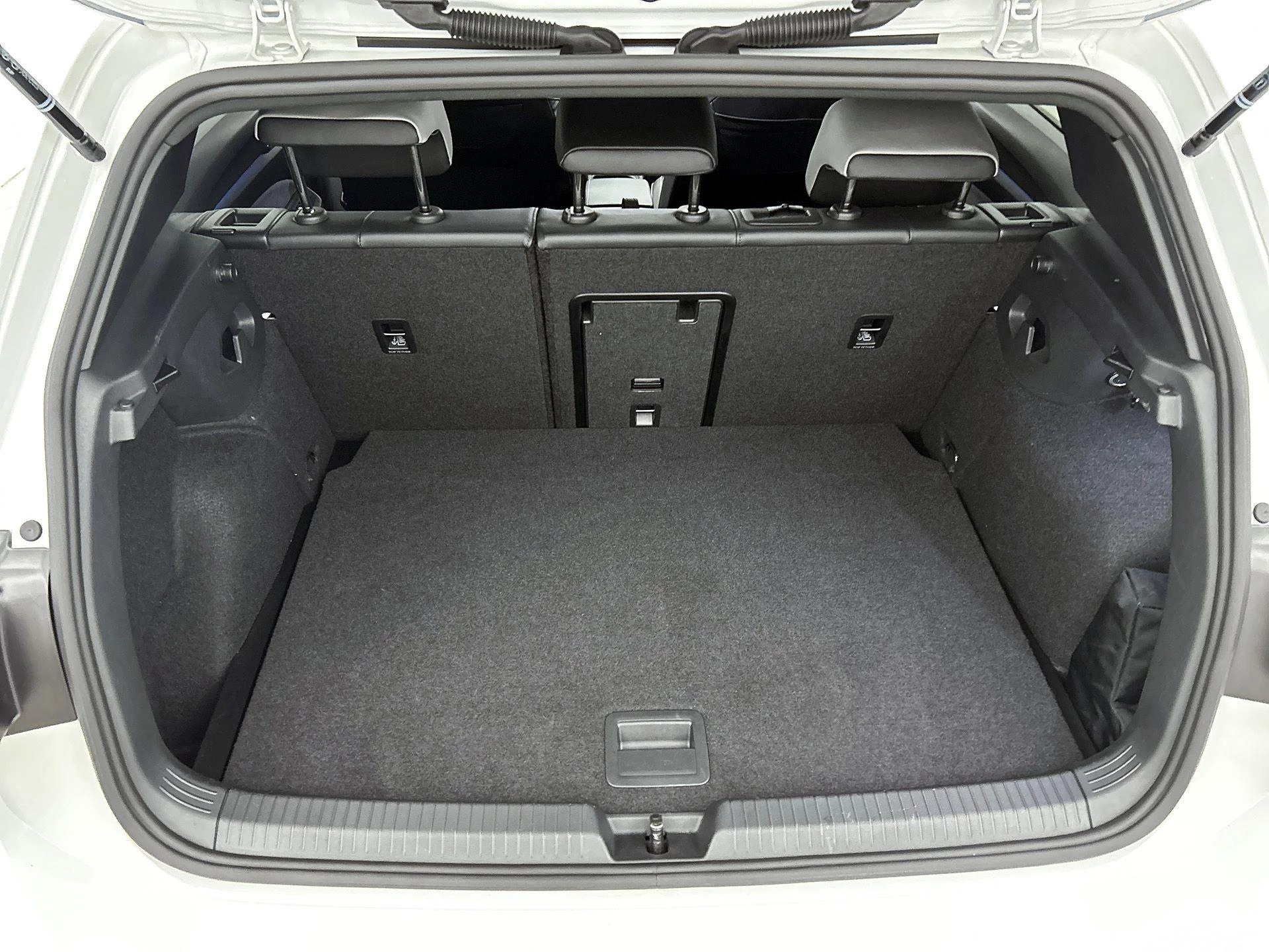 Volkswagen-Golf-image-14