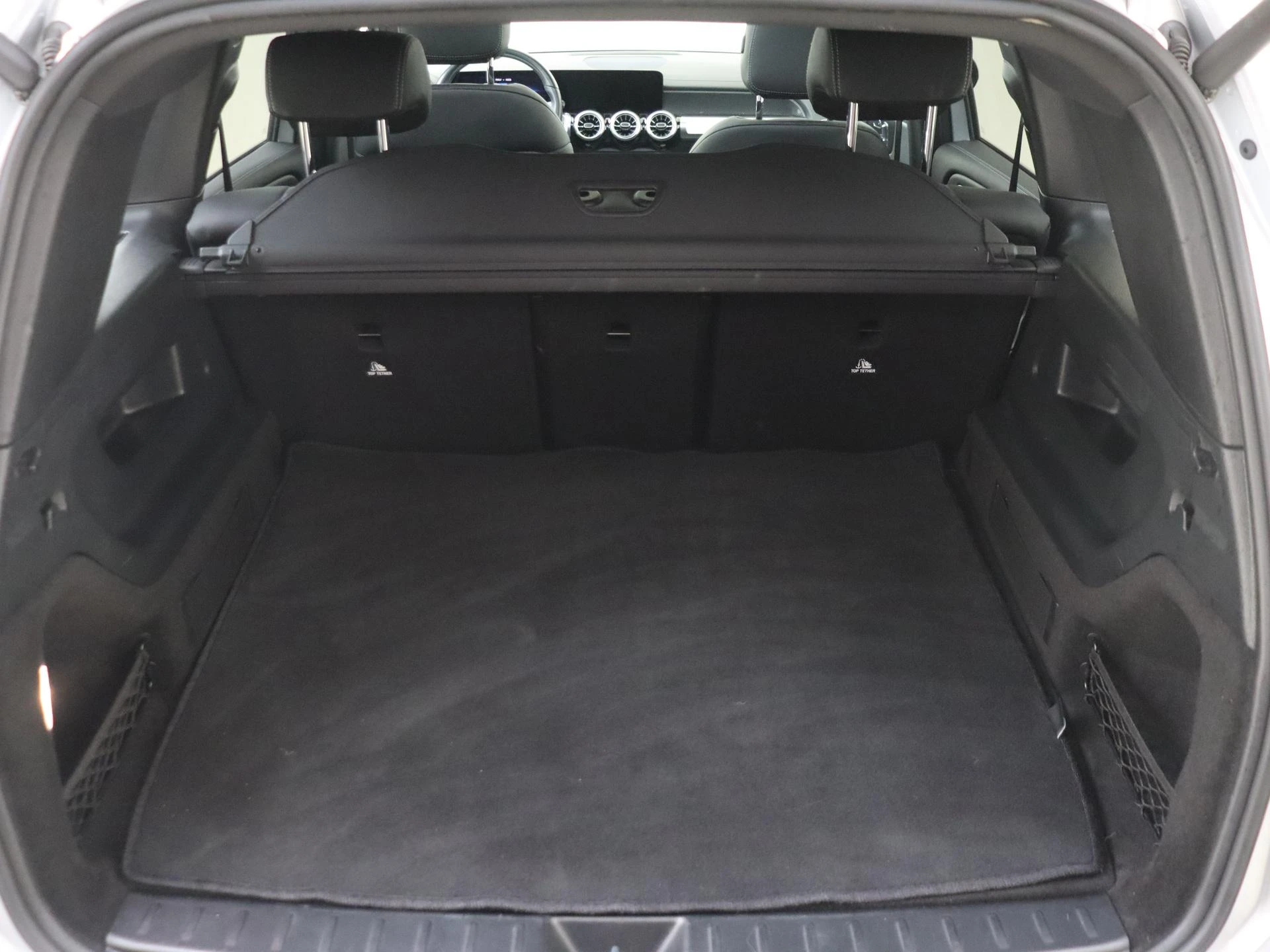 Mercedes-Benz-GLB-image-34