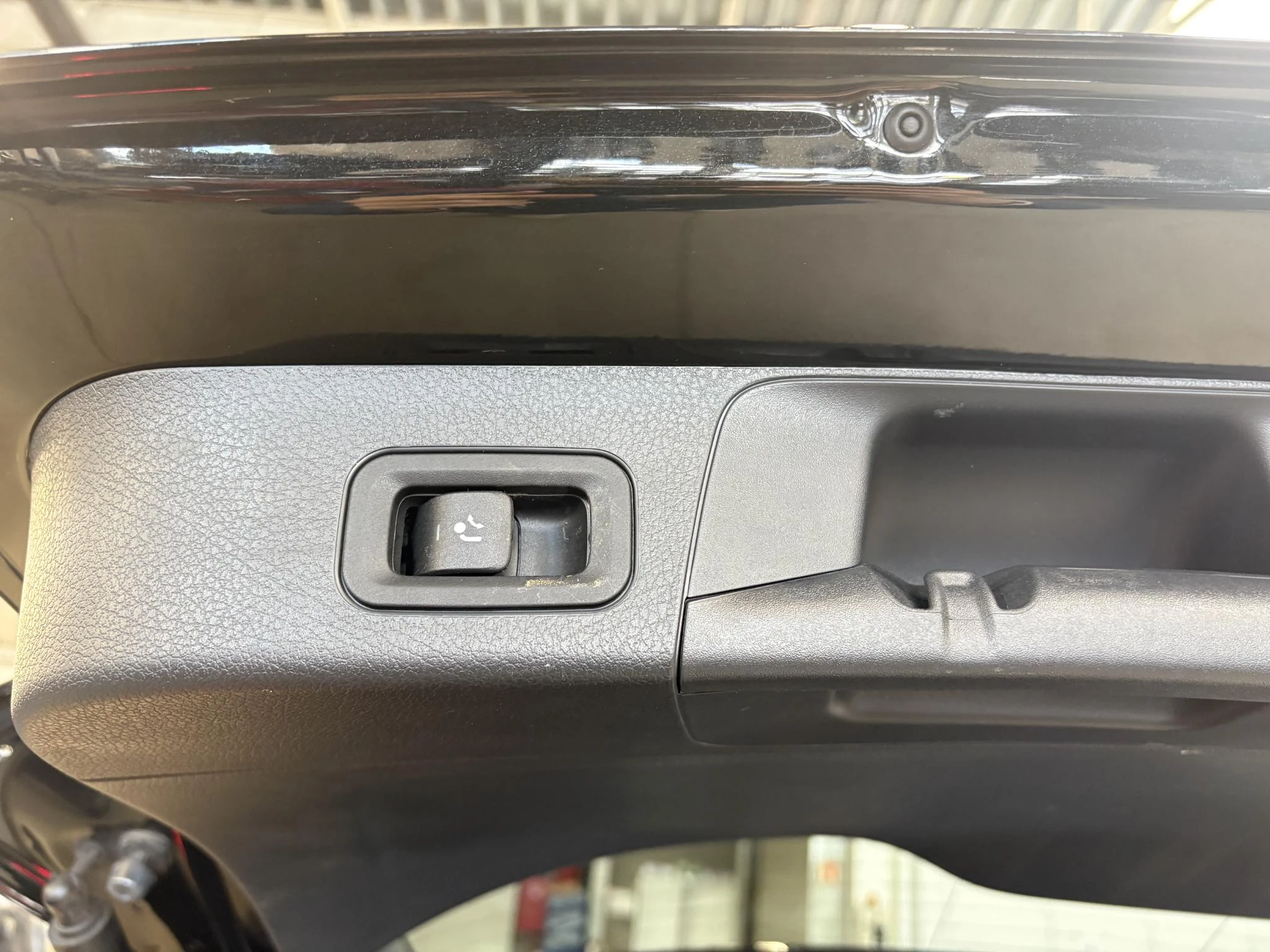 Mercedes-Benz-GLB-image-17