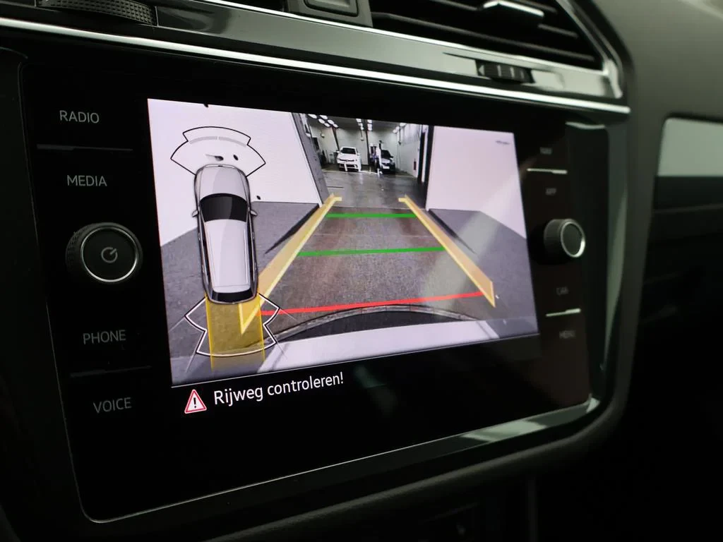 Volkswagen-Tiguan-image-19