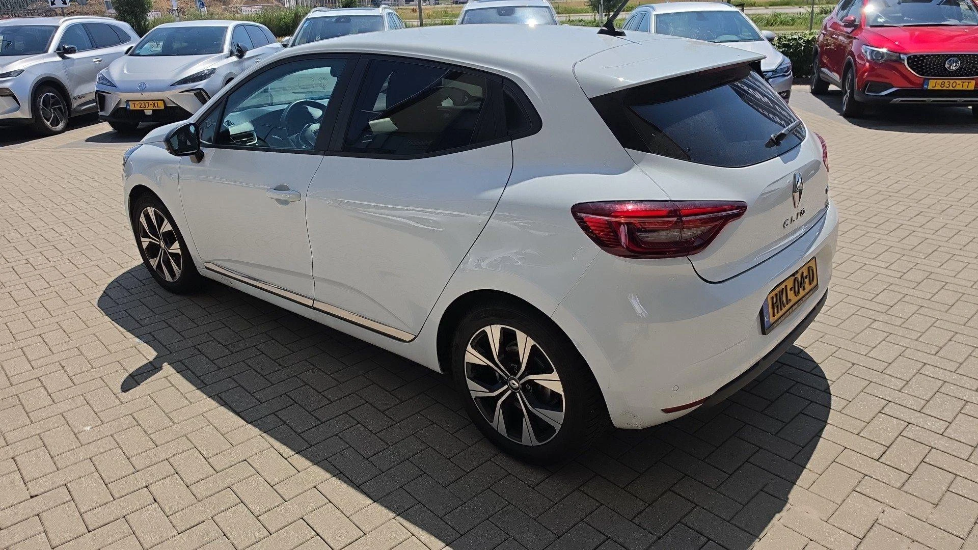Renault-Clio-image-2