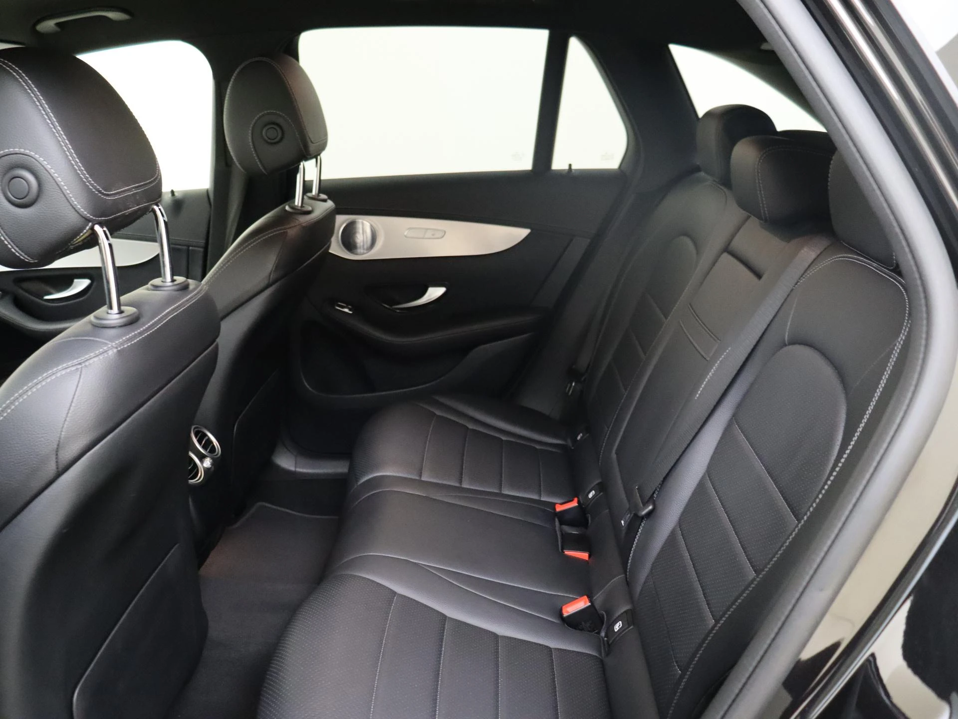 Mercedes-Benz-GLC-image-15