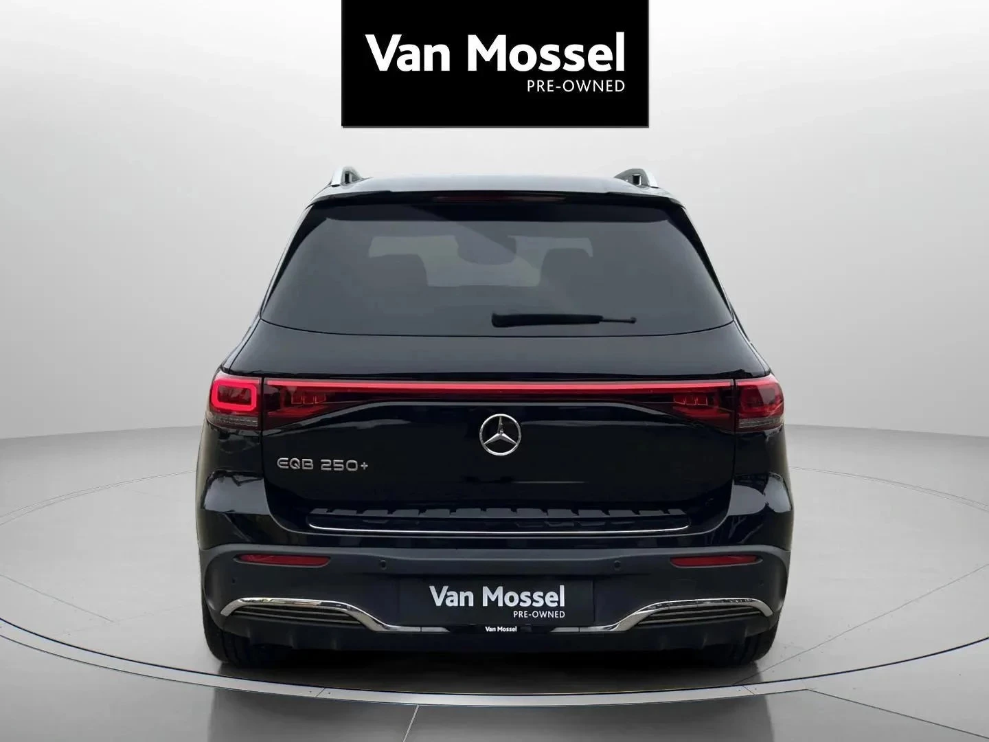 Mercedes-Benz-EQB-image-5