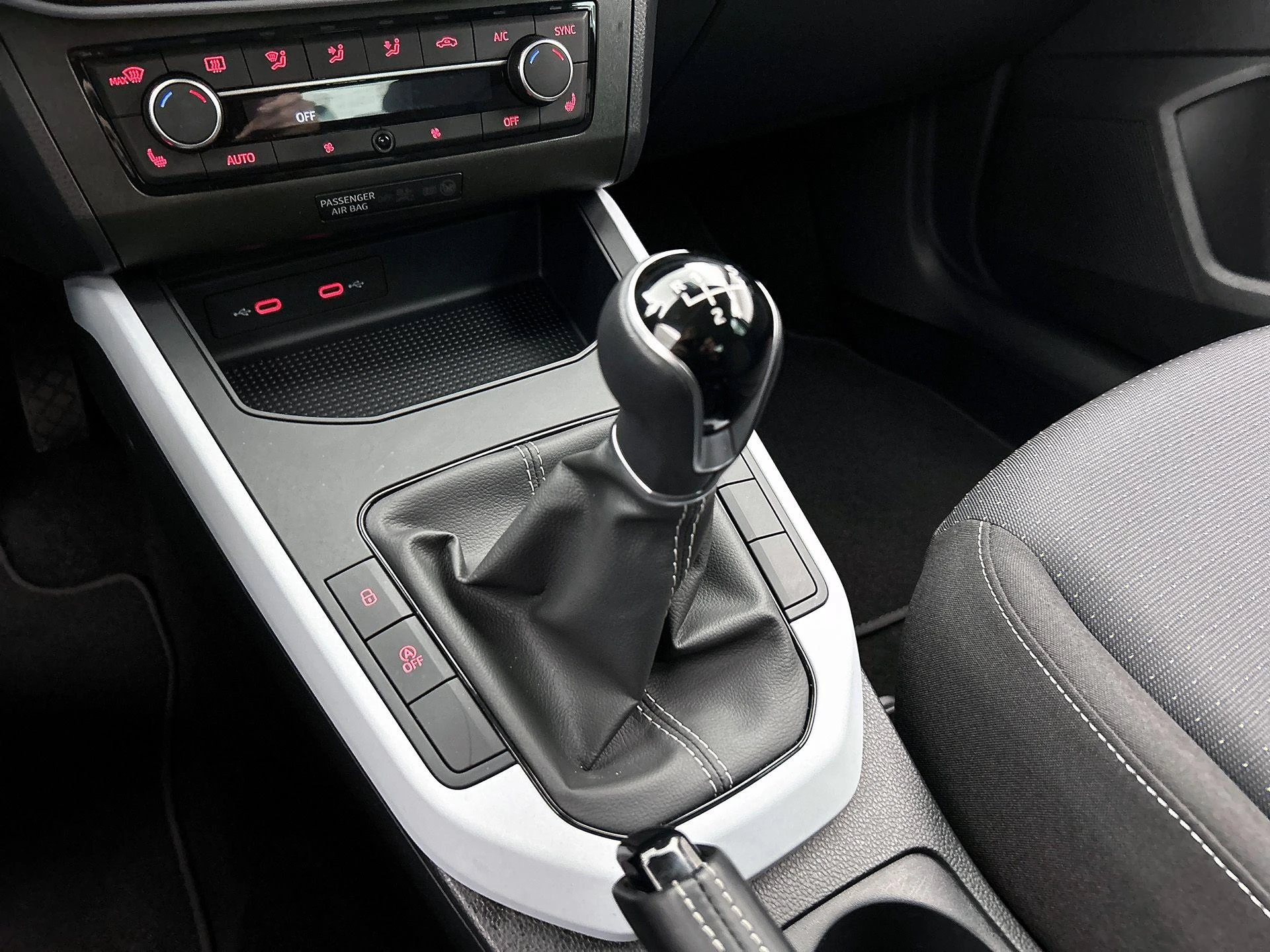 SEAT-Arona-image-28