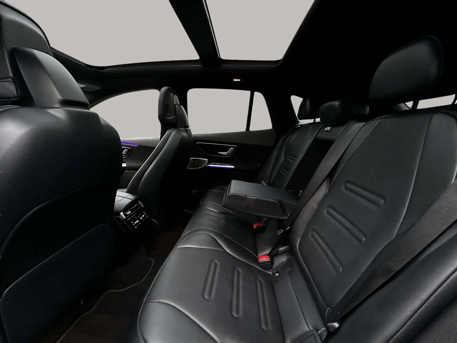 Mercedes-Benz-EQE-image-13