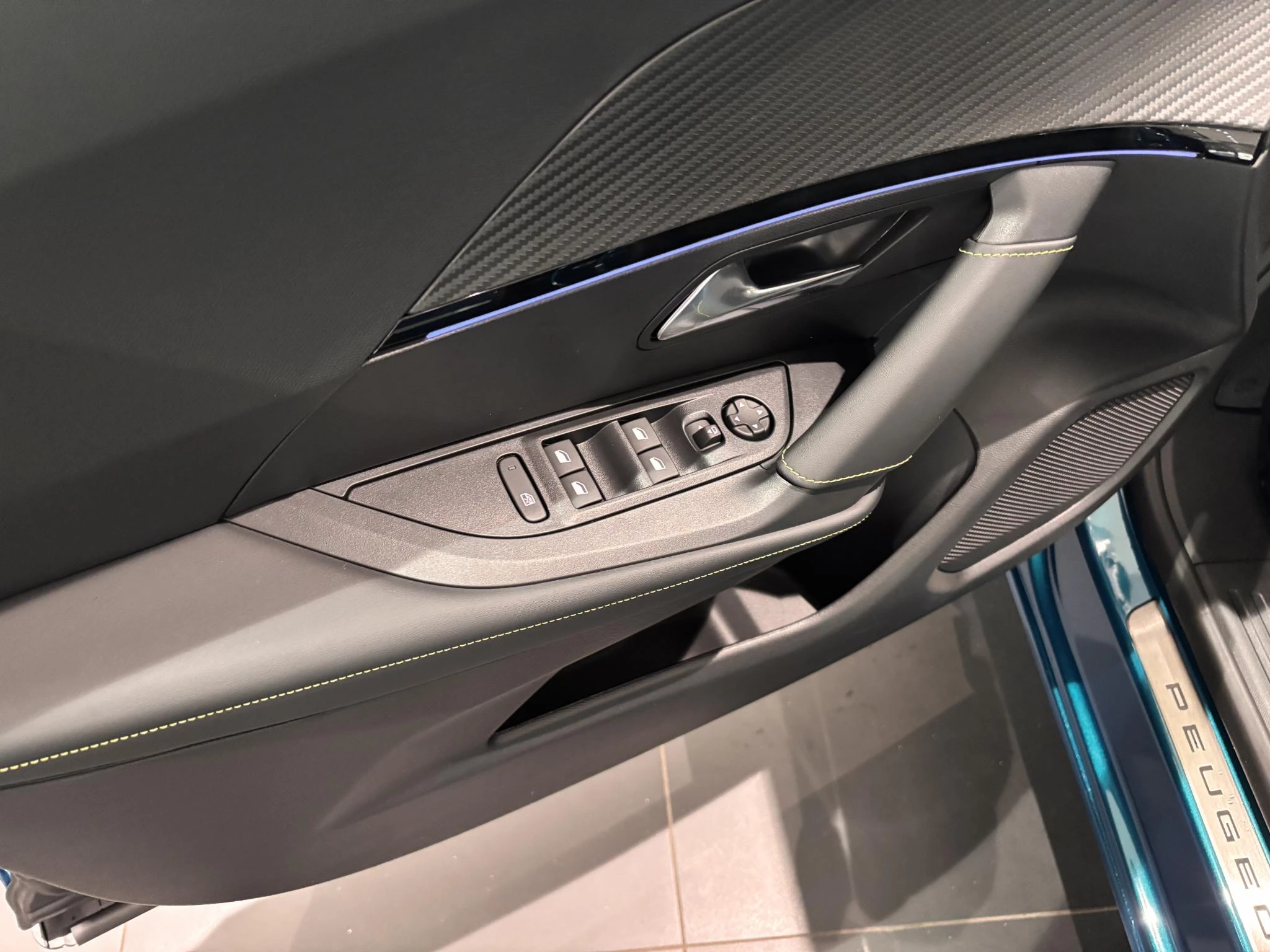 Peugeot-e-2008-image-12